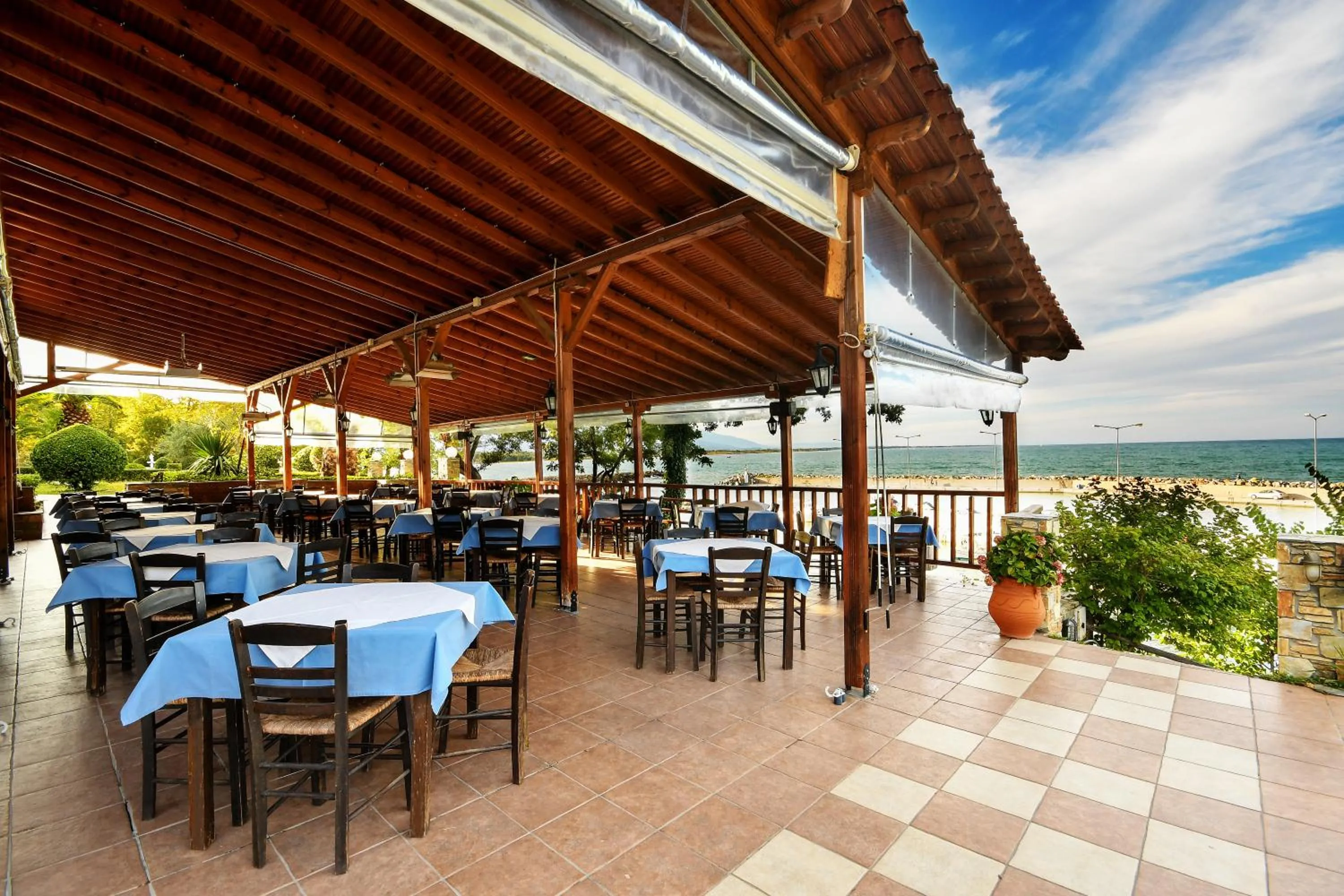 Restaurant/places to eat in Hotel Vlassis