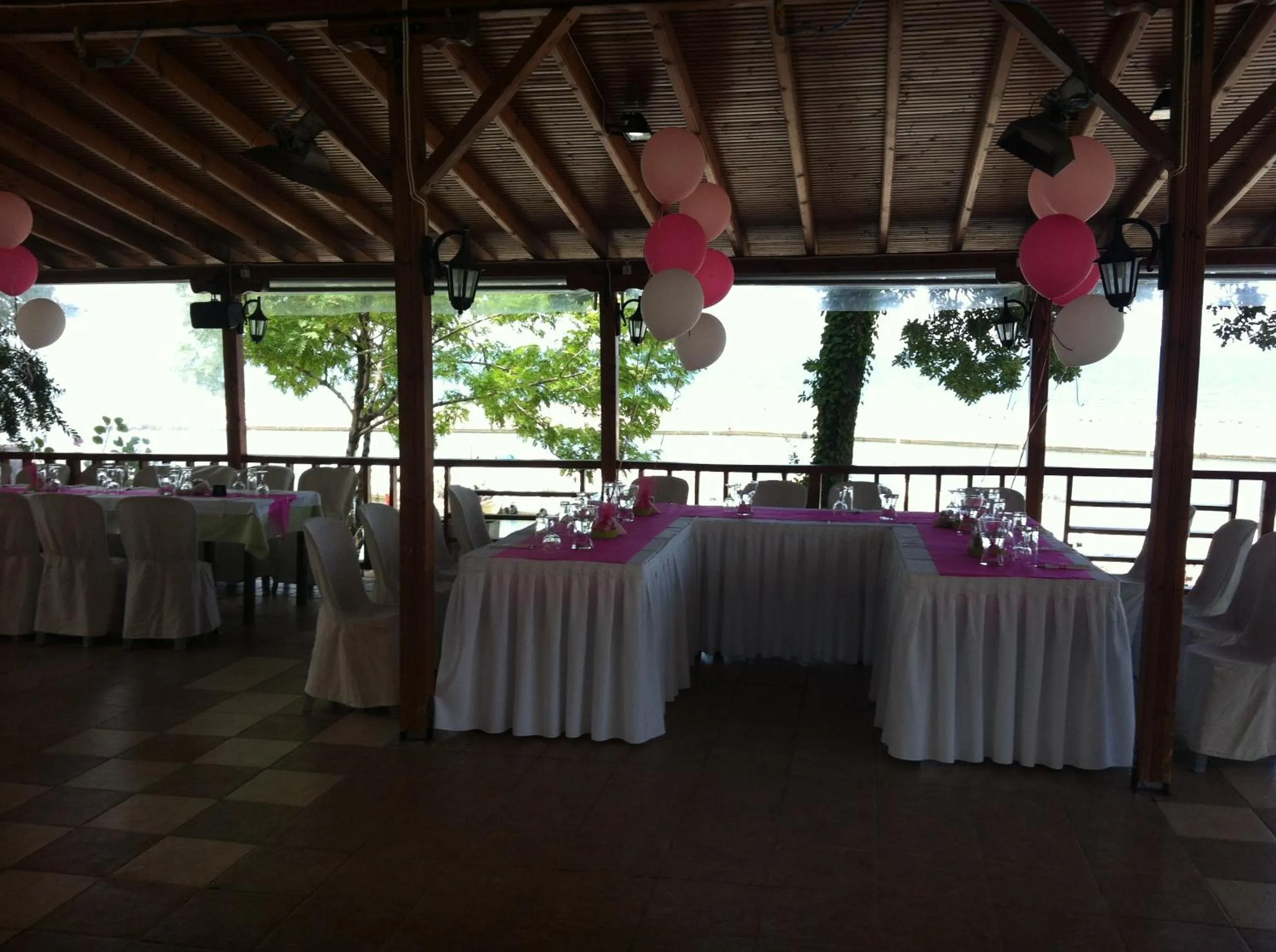 Restaurant/places to eat in Hotel Vlassis