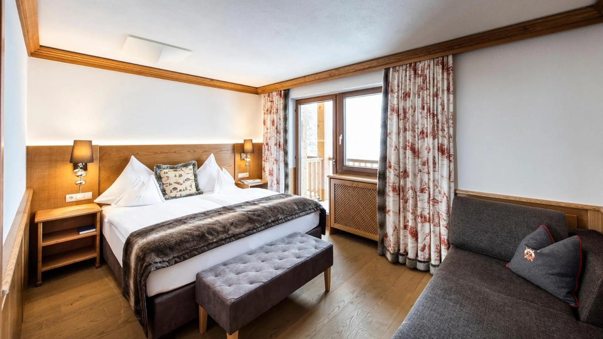 Photo of the whole room, Bed in Hotel & Chalet Montana