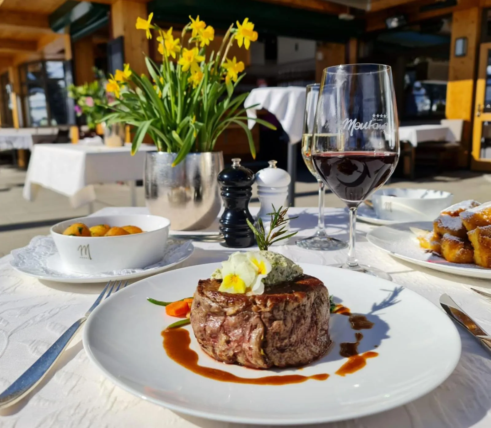 Restaurant/places to eat in Hotel & Chalet Montana