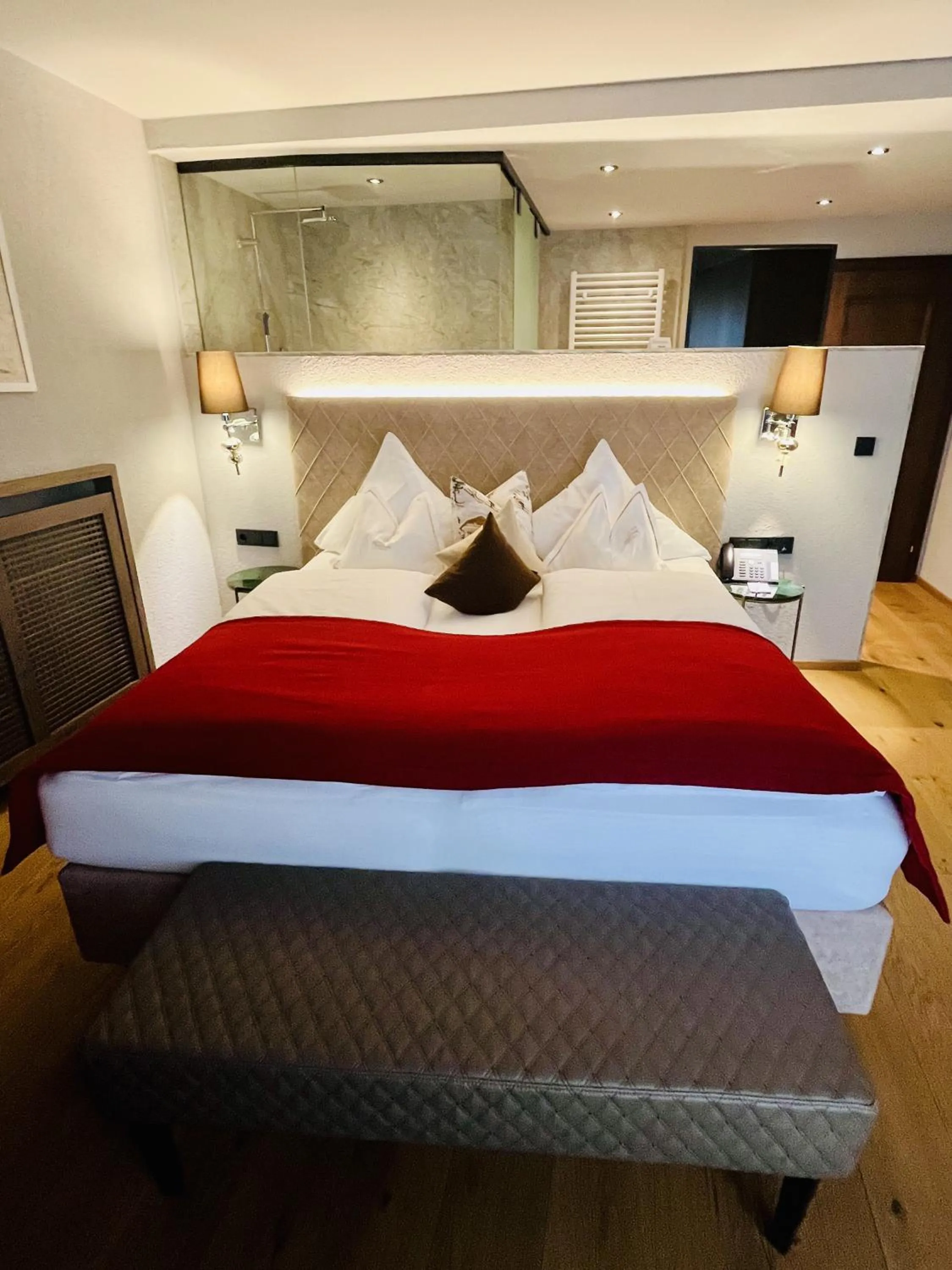 Photo of the whole room, Bed in Hotel & Chalet Montana