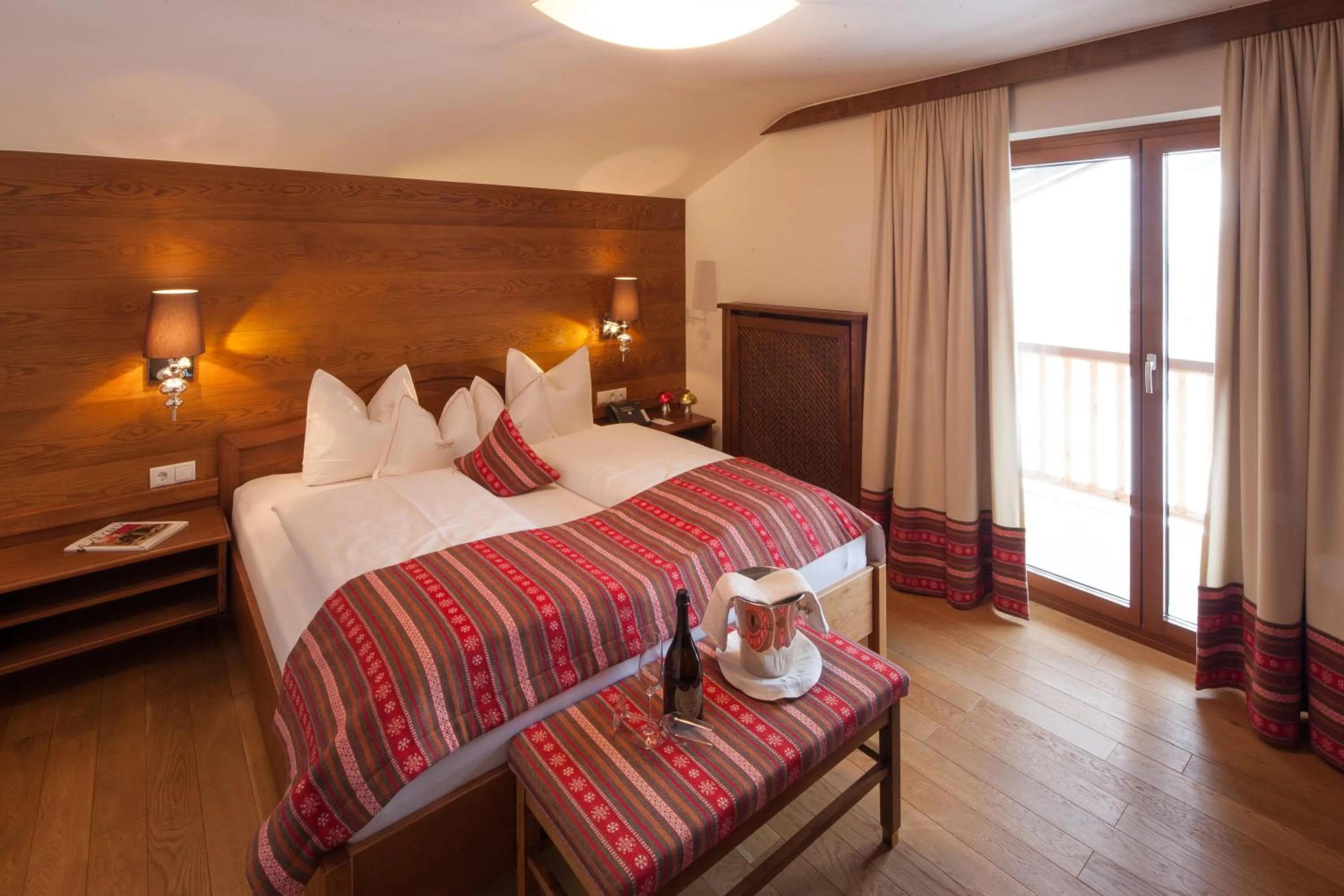 Photo of the whole room, Bed in Hotel & Chalet Montana