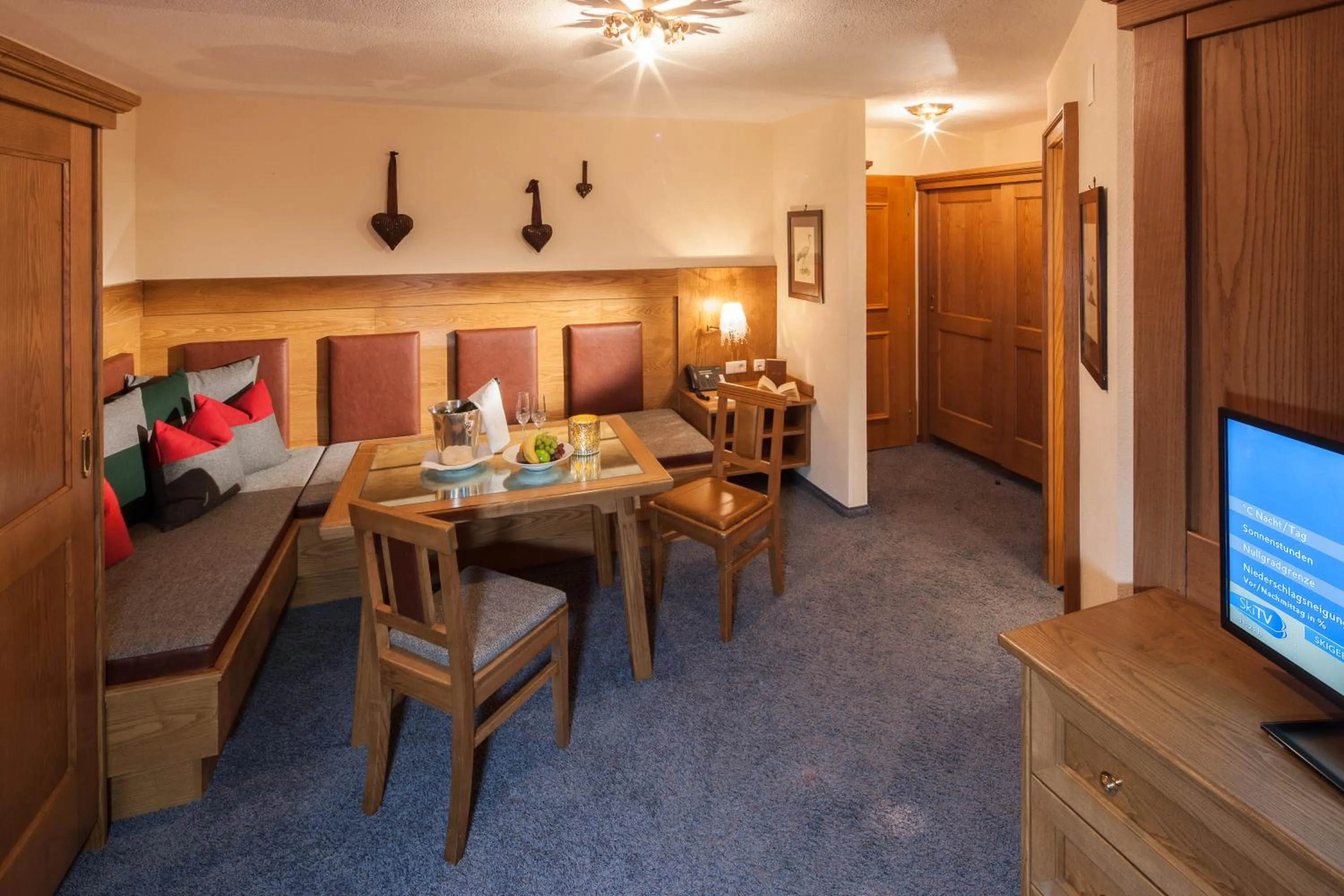 Photo of the whole room in Hotel & Chalet Montana