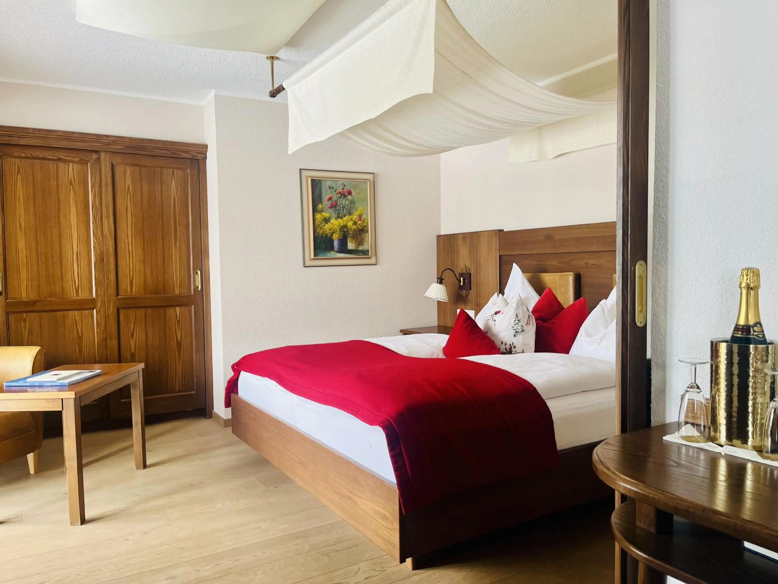 Living room, Bed in Hotel & Chalet Montana