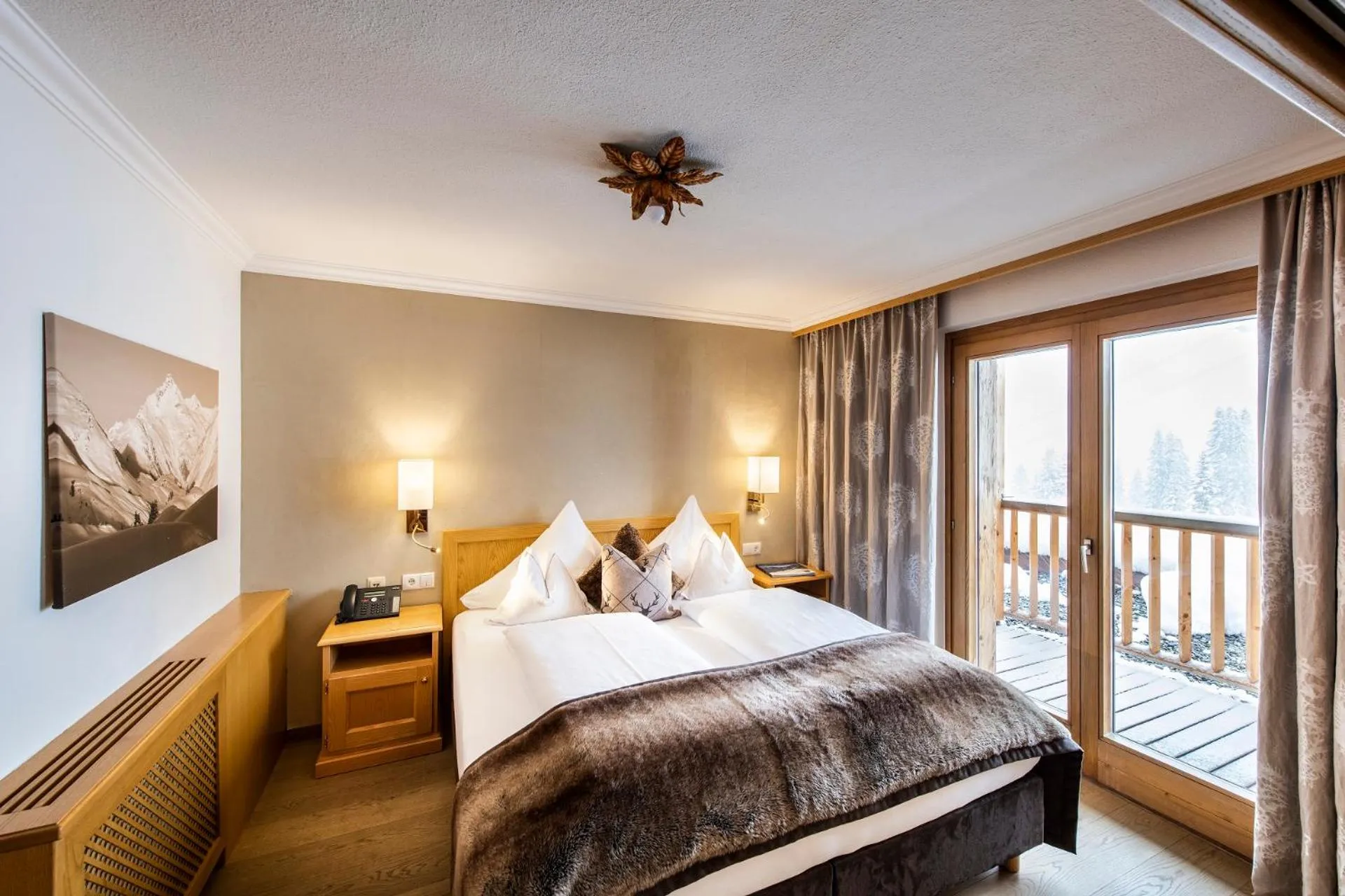 Photo of the whole room, Bed in Hotel & Chalet Montana