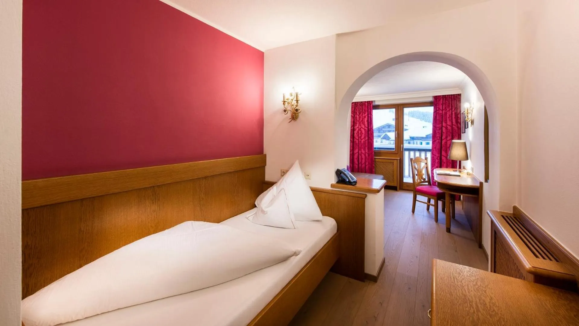 Photo of the whole room, Bed in Hotel & Chalet Montana