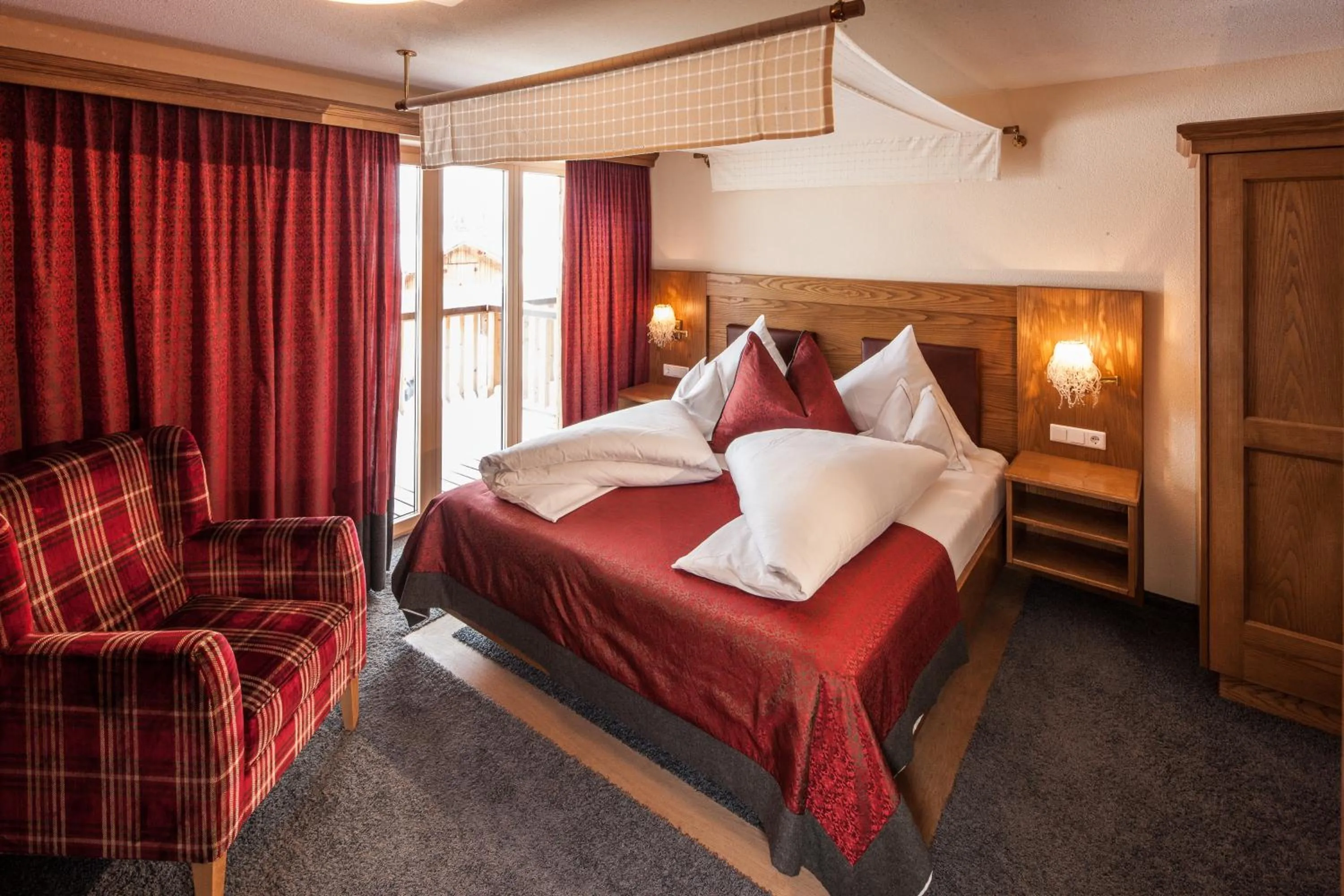 Photo of the whole room, Bed in Hotel & Chalet Montana