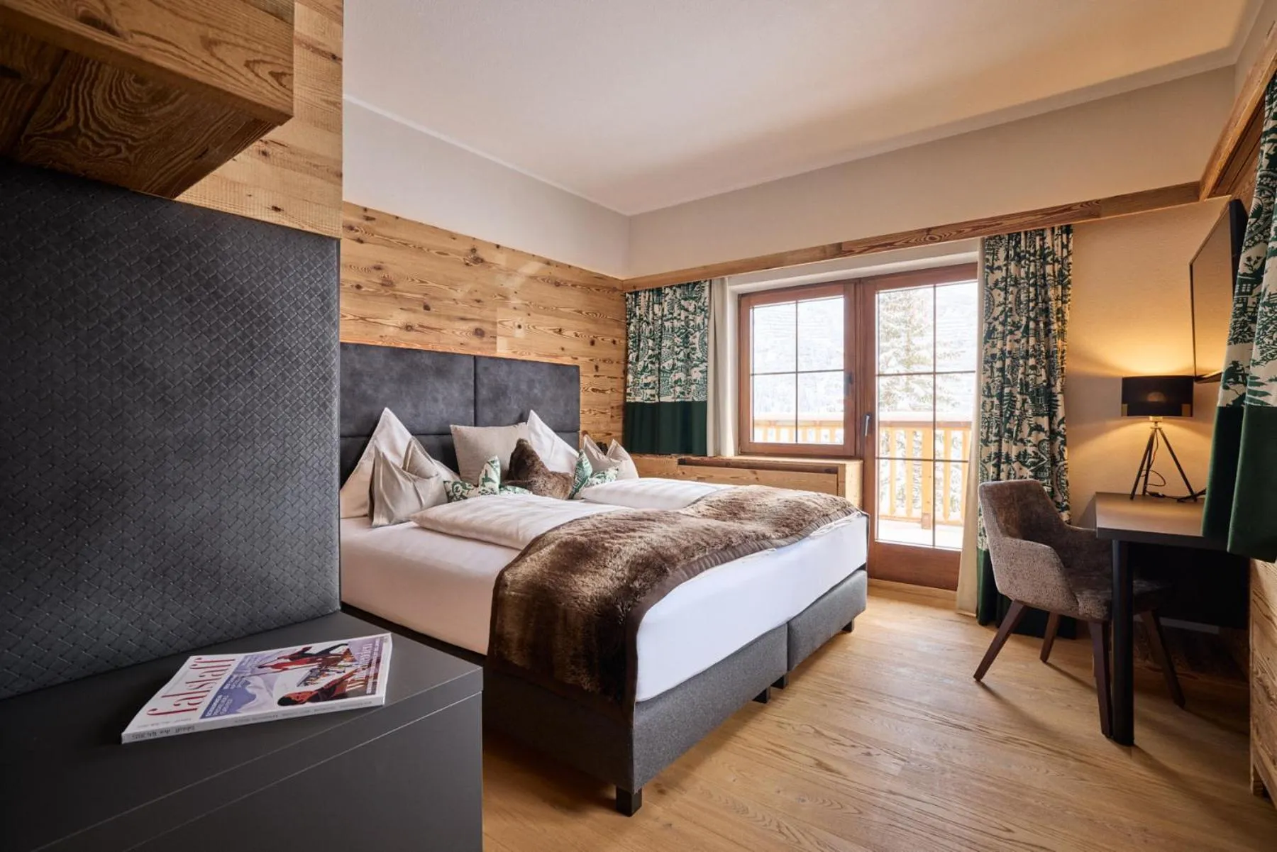 Photo of the whole room, Bed in Hotel & Chalet Montana