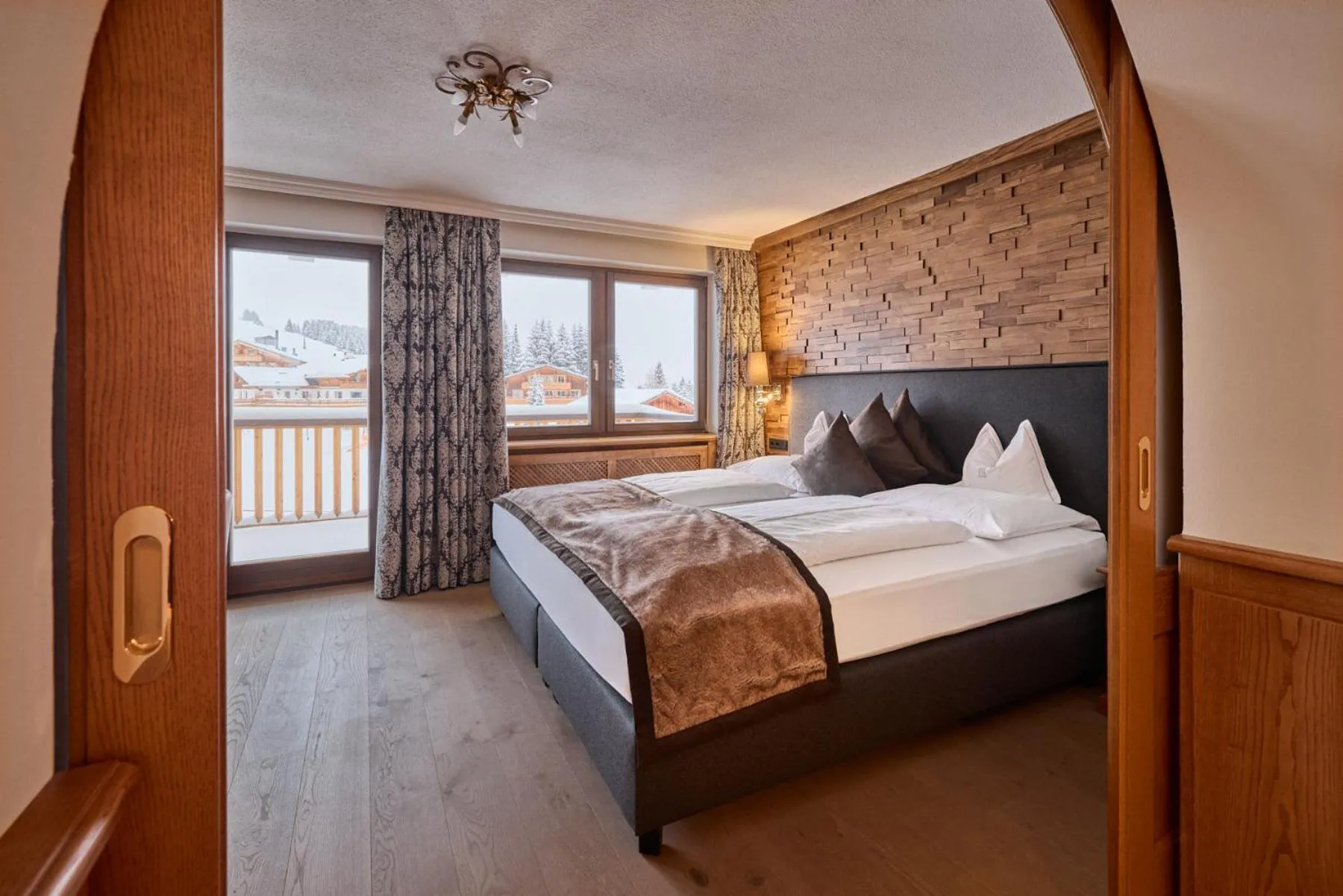 Photo of the whole room, Bed in Hotel & Chalet Montana