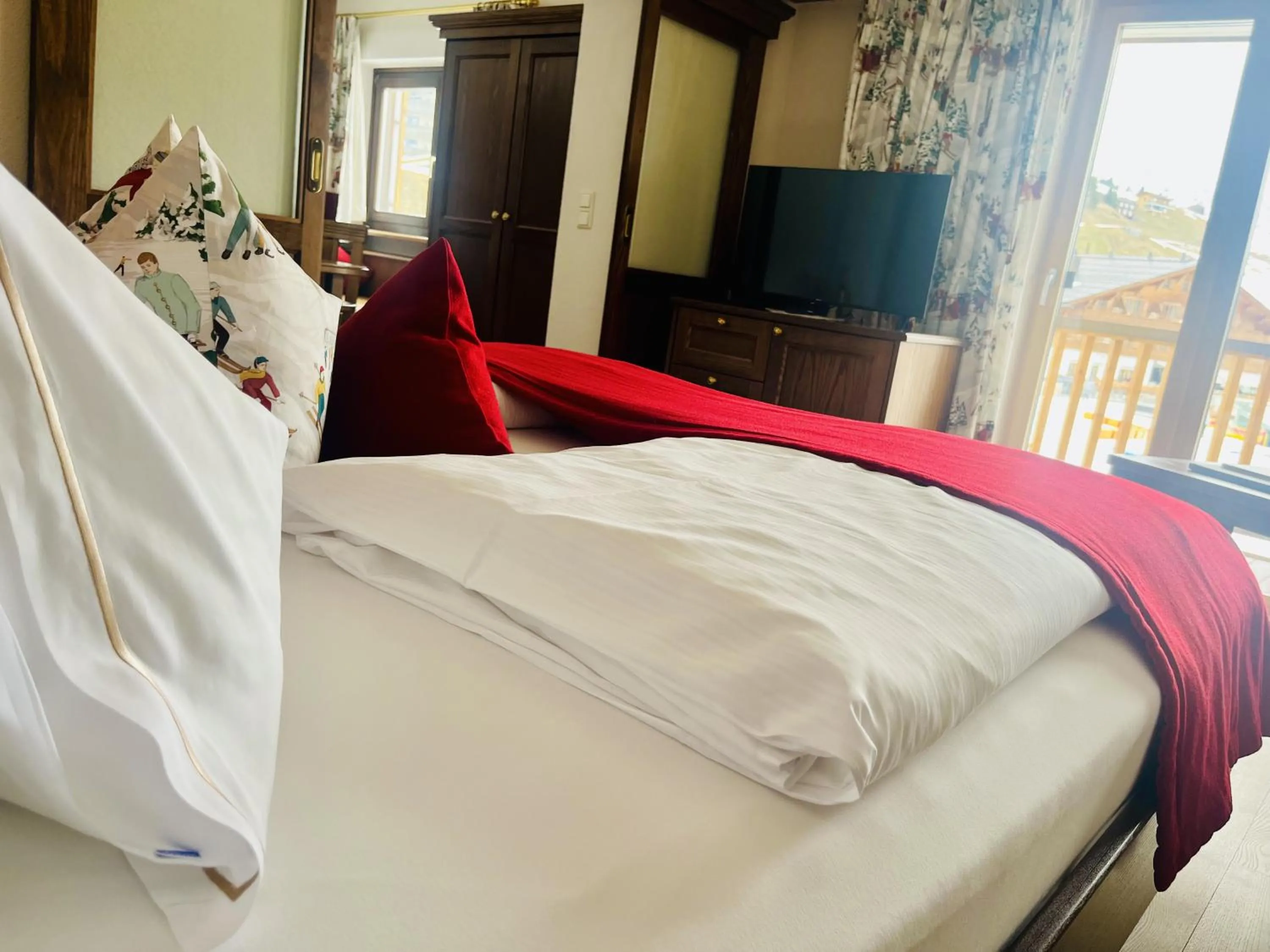 Photo of the whole room, Bed in Hotel & Chalet Montana