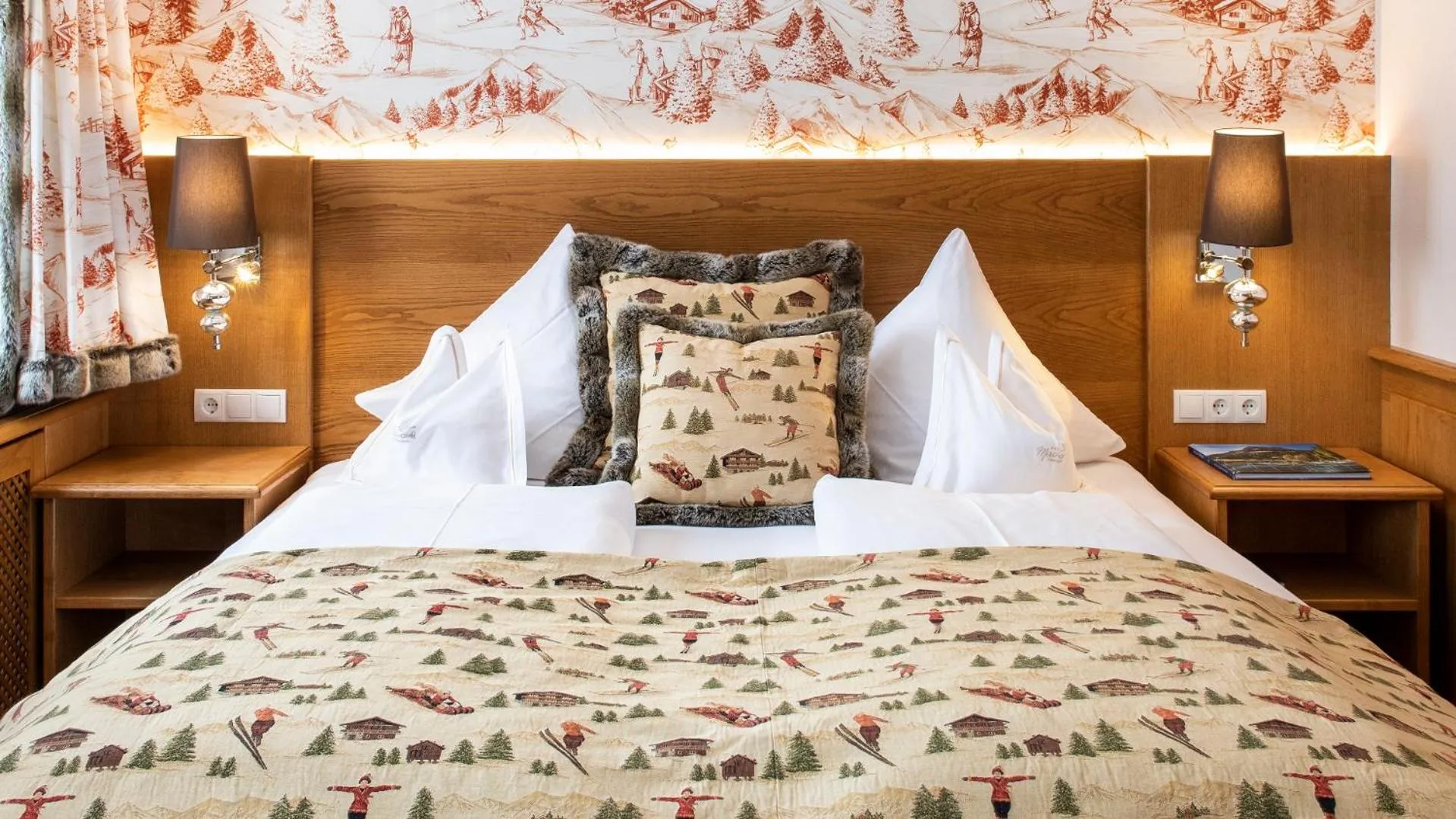 Photo of the whole room, Bed in Hotel & Chalet Montana