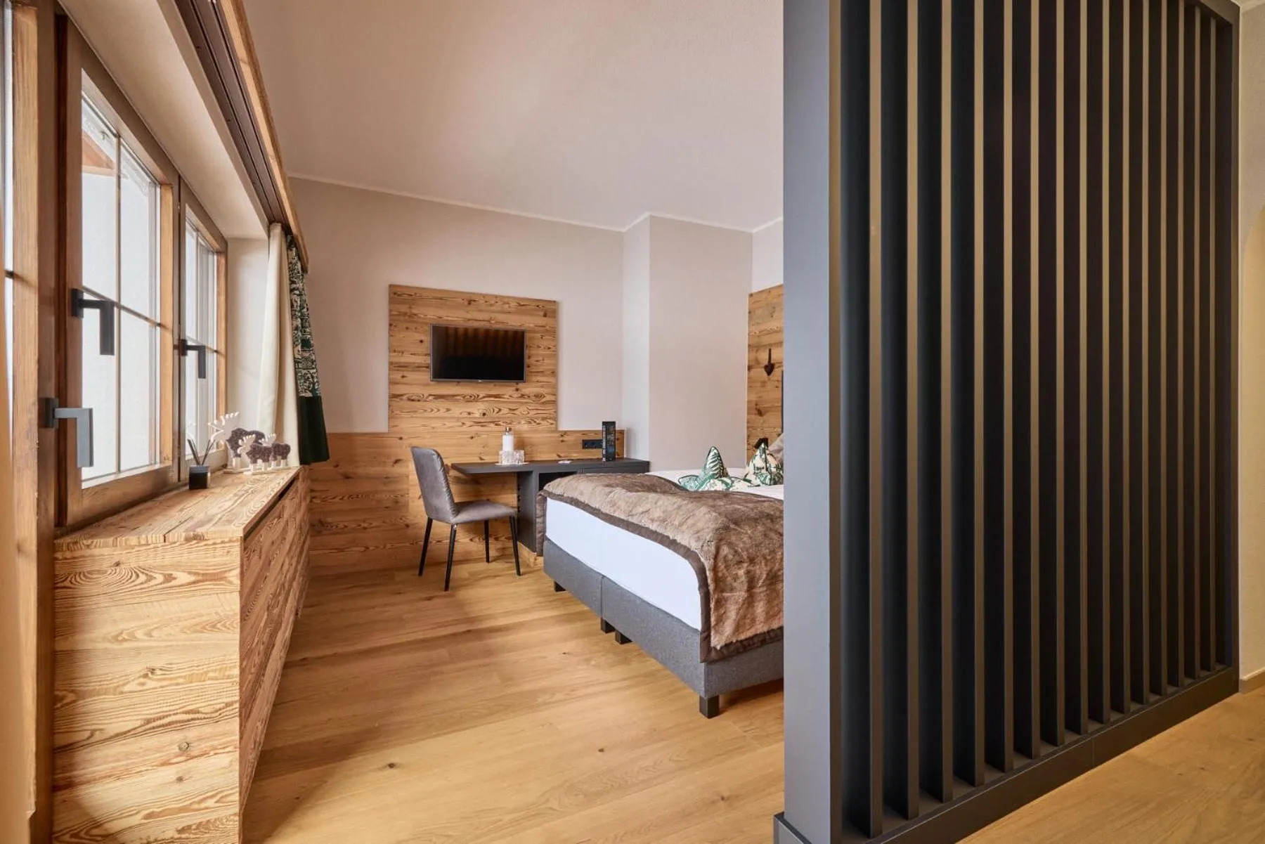 Photo of the whole room, Bed in Hotel & Chalet Montana