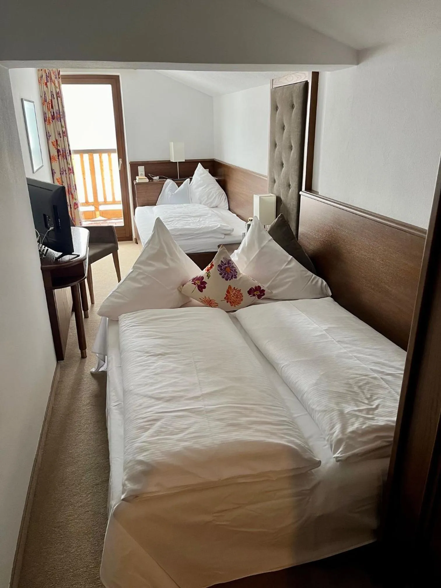 Photo of the whole room, Bed in Hotel & Chalet Montana