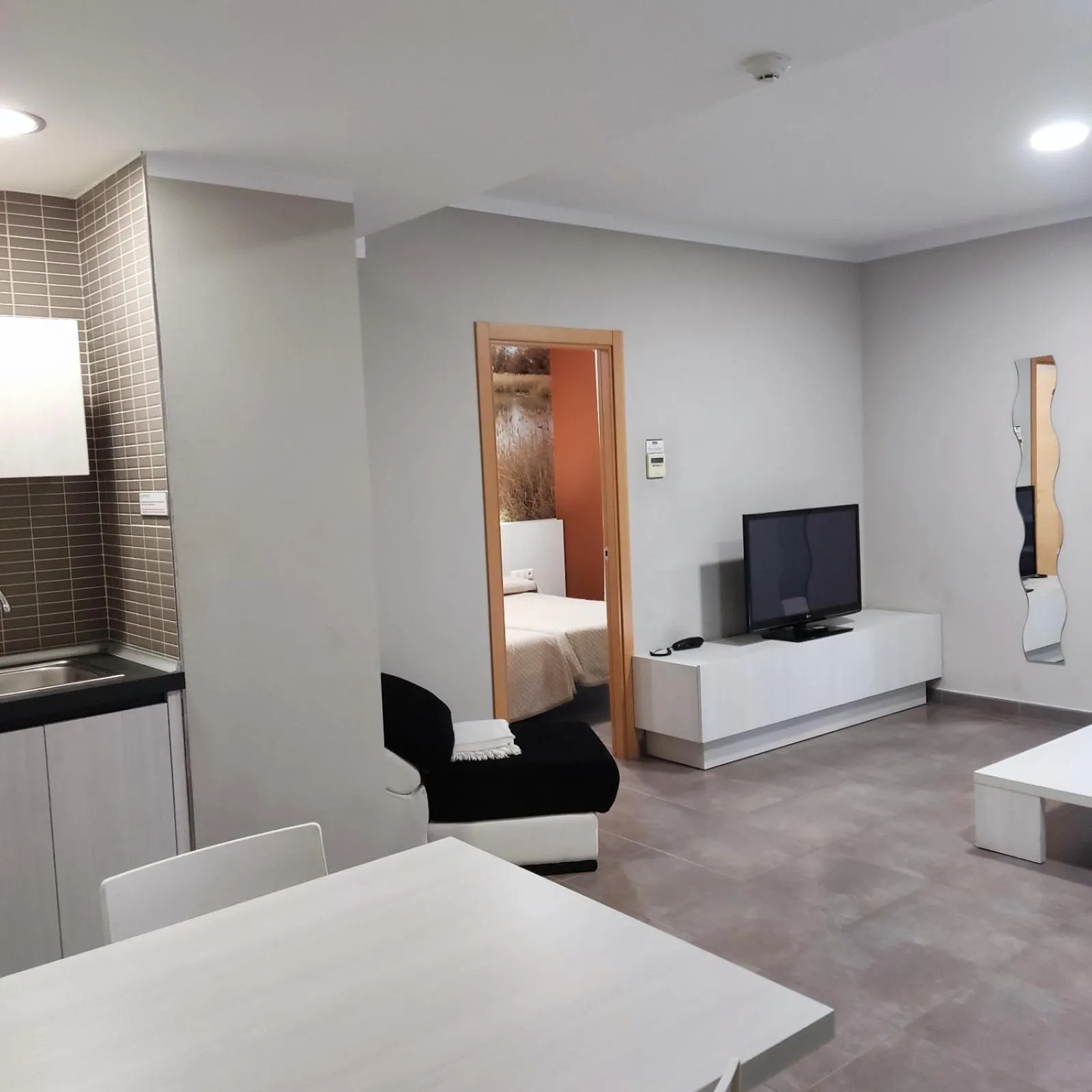 Kitchen or kitchenette in Aparthotel Meseguer