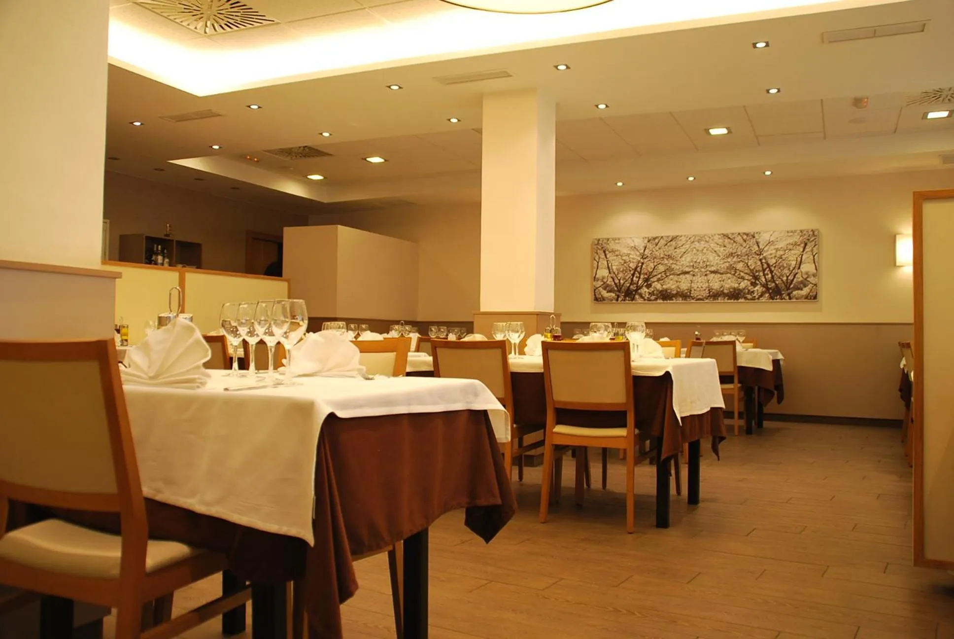 Restaurant/places to eat in Aparthotel Meseguer