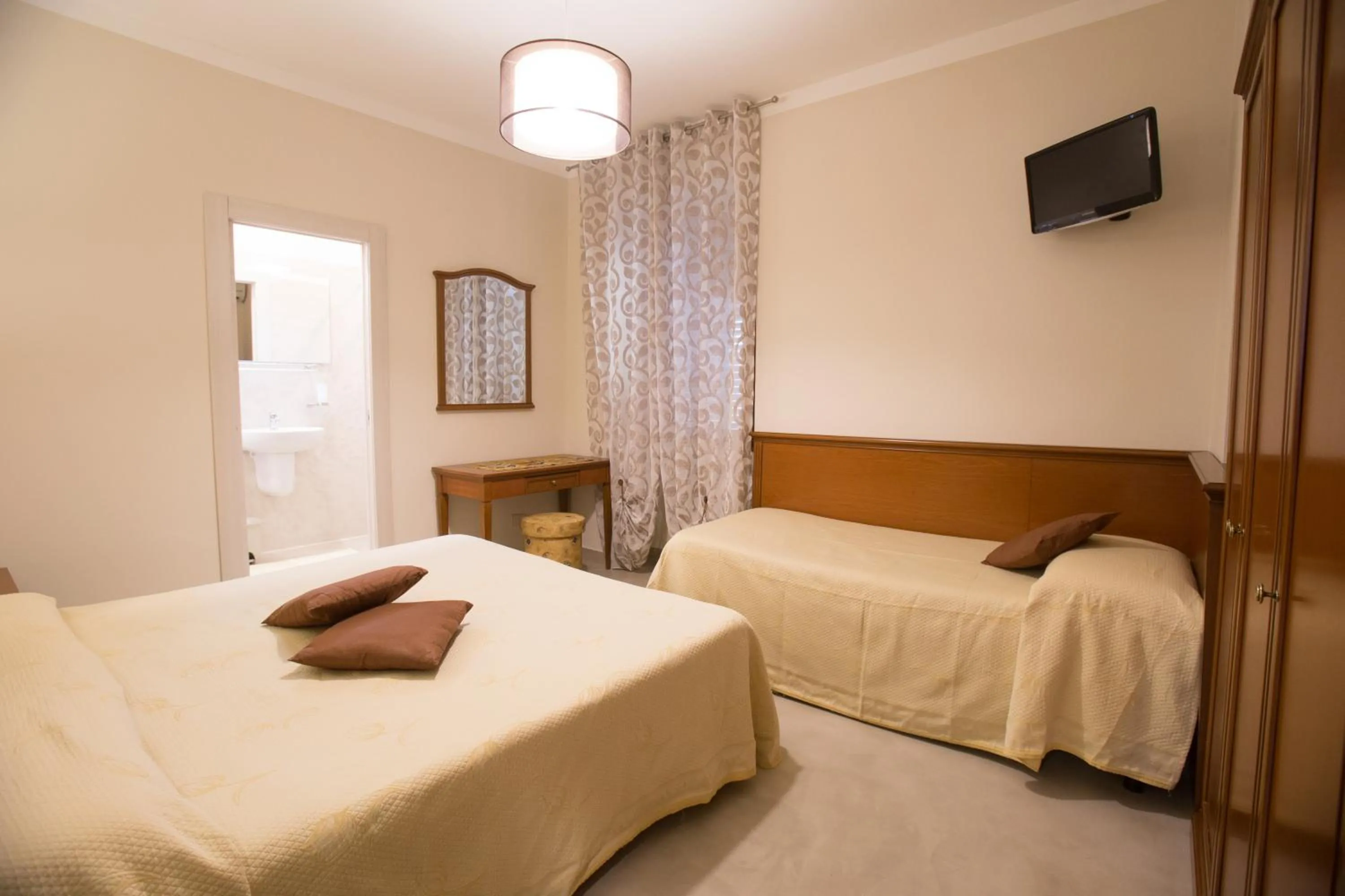 Double or Twin Room with Extra Bed - single occupancy in La Magione