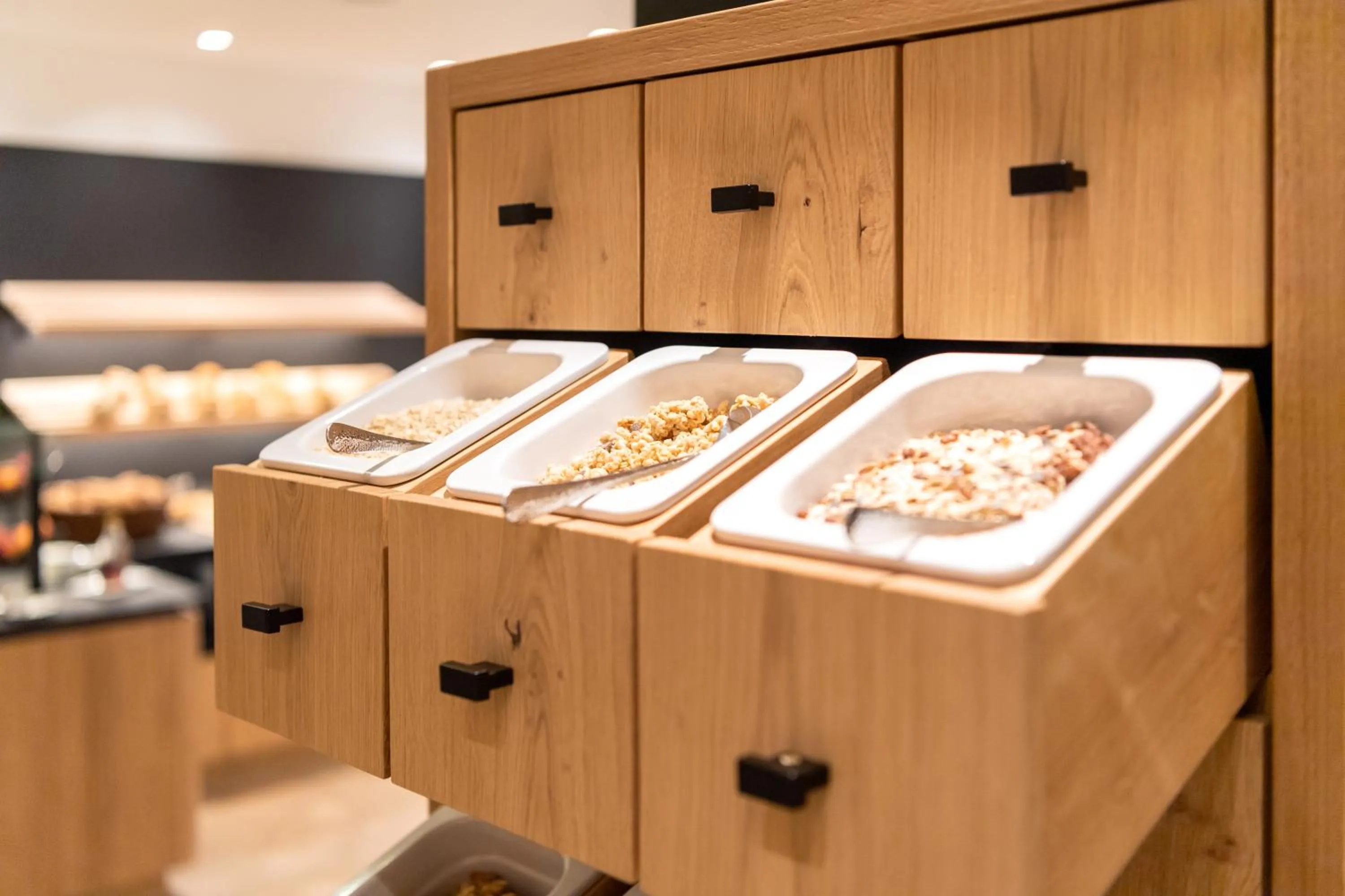 Buffet breakfast in Hotel Zalwonder