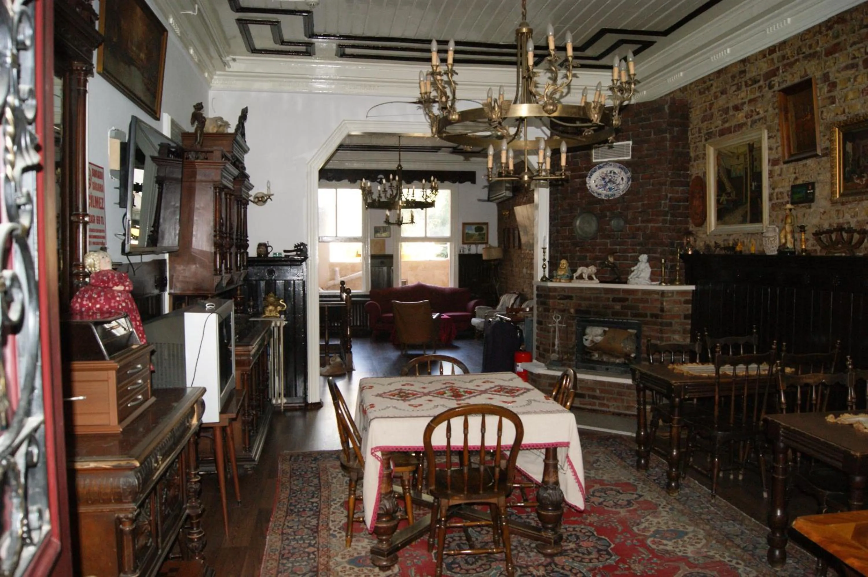 Communal lounge/ TV room in Yeşilköy Airport Hotel