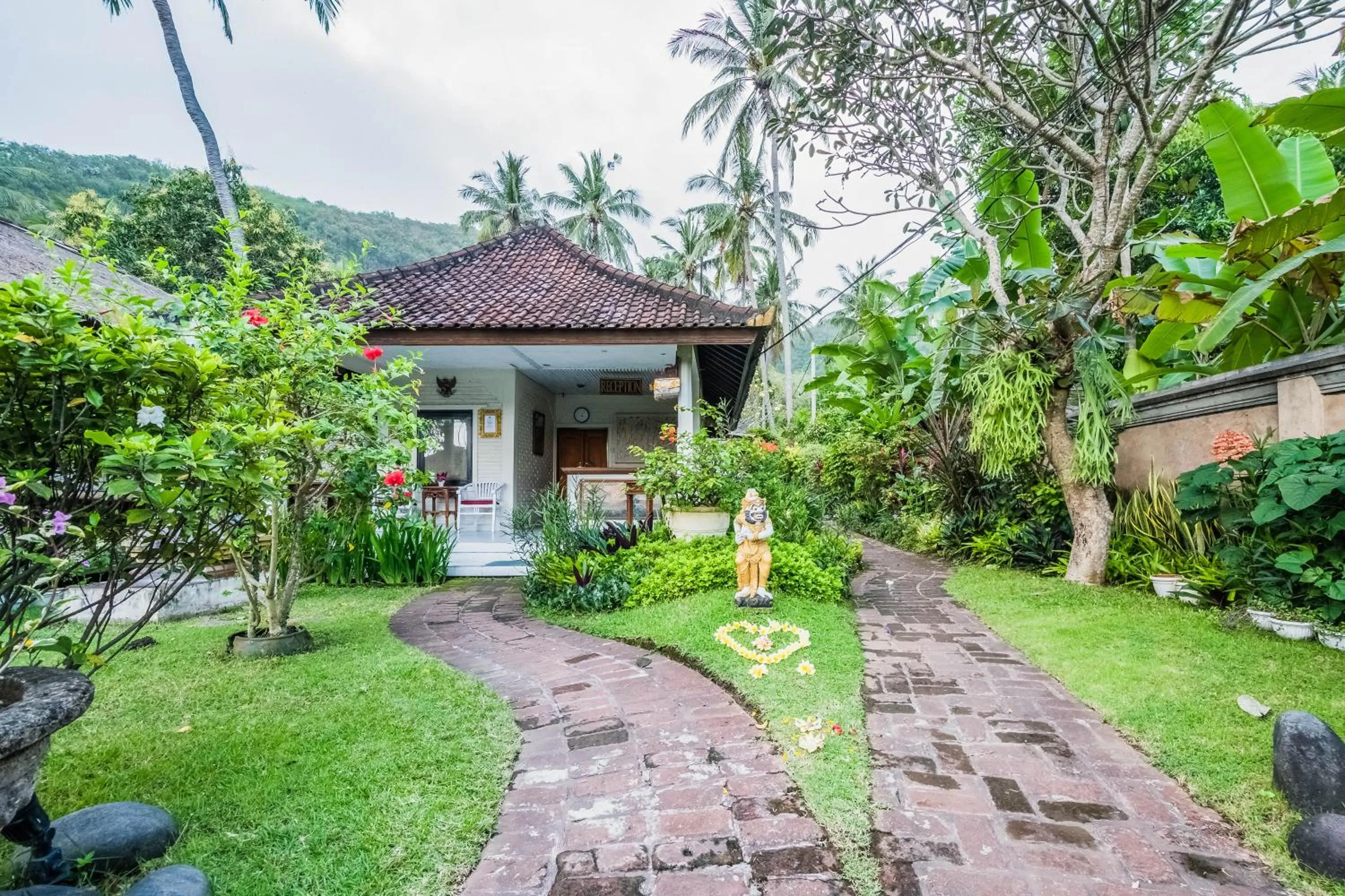 Facade/entrance in The Water Garden Hotel