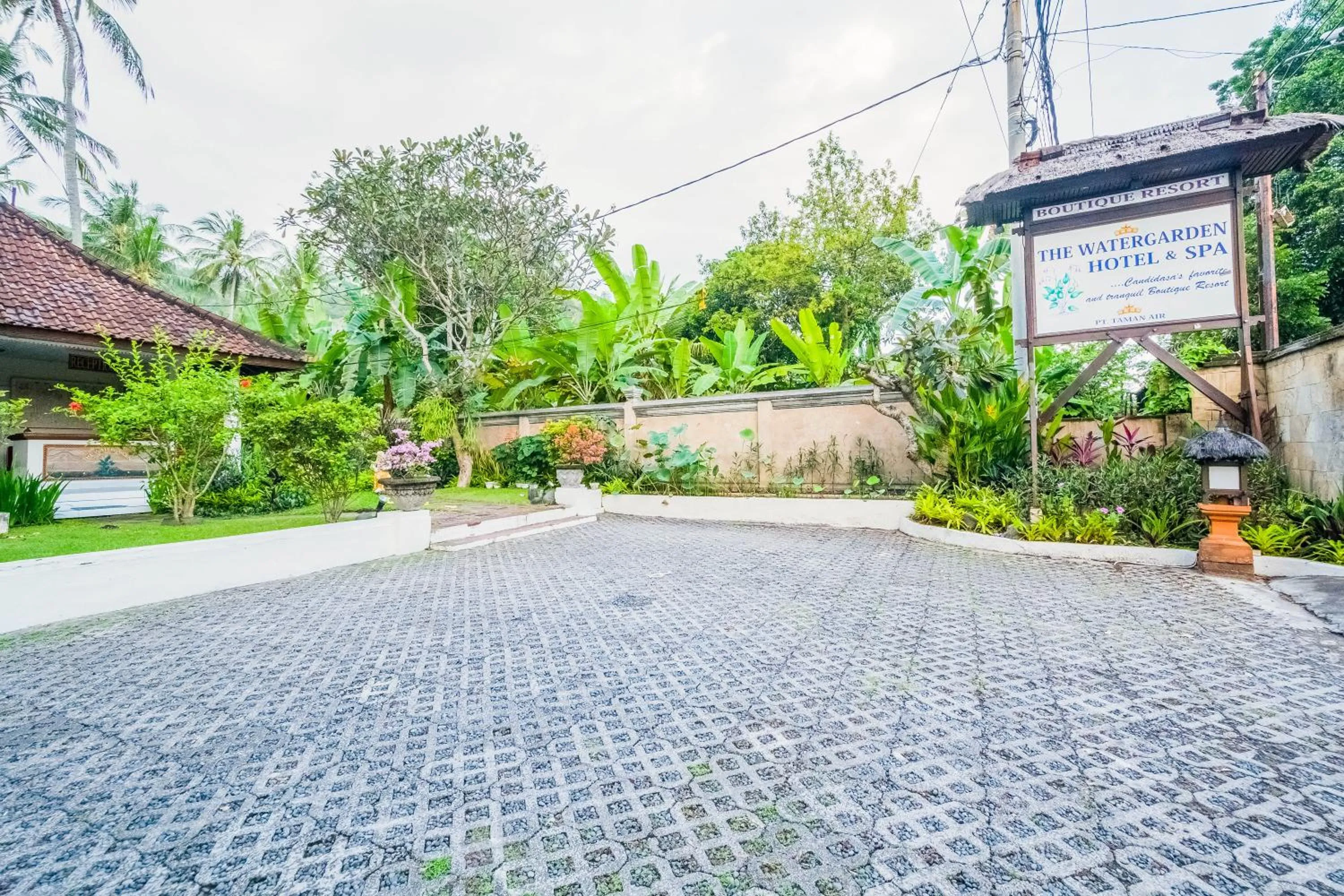 Area and facilities in The Water Garden Hotel