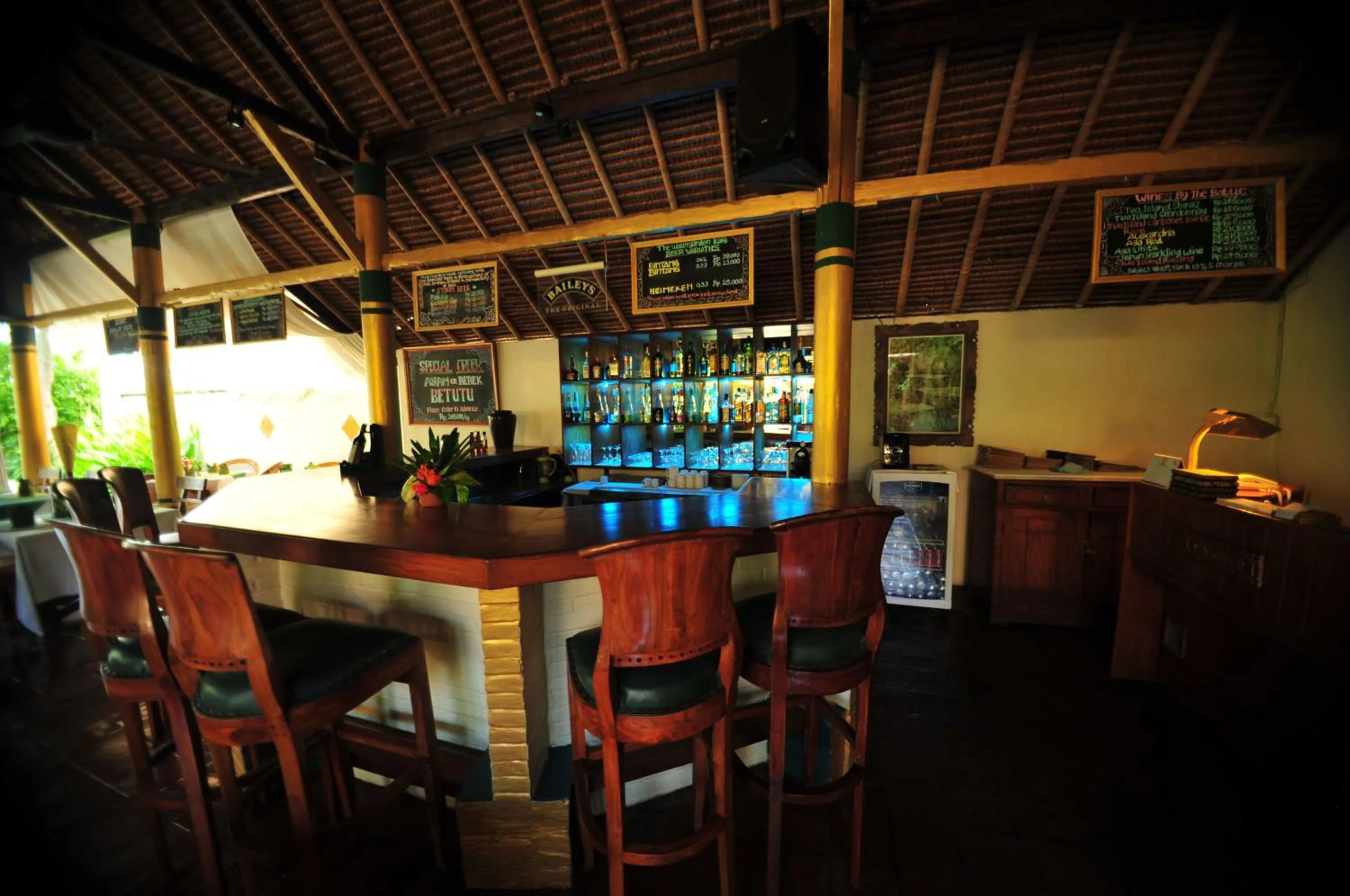 Restaurant/places to eat in The Water Garden Hotel