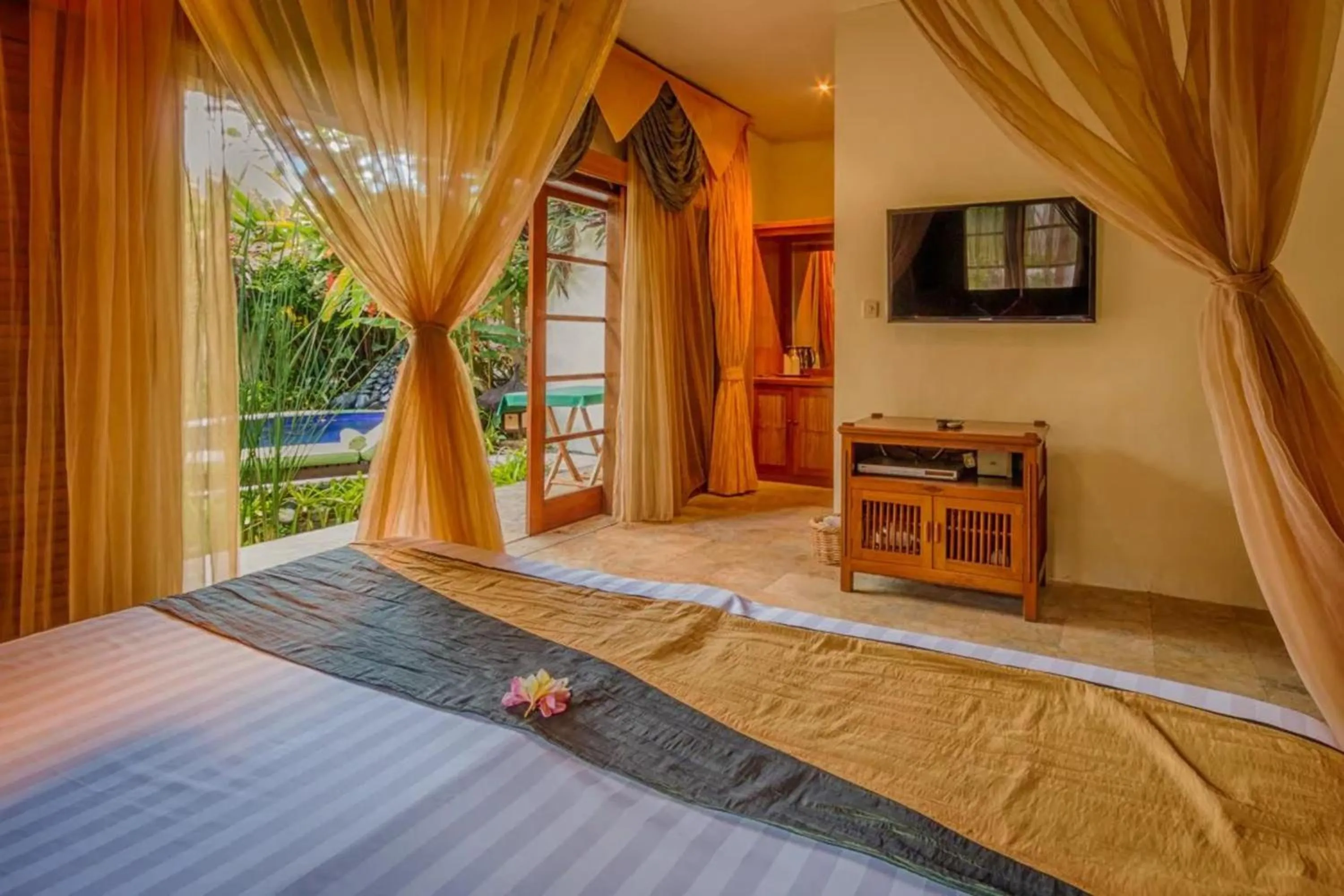 Bed in The Water Garden Hotel