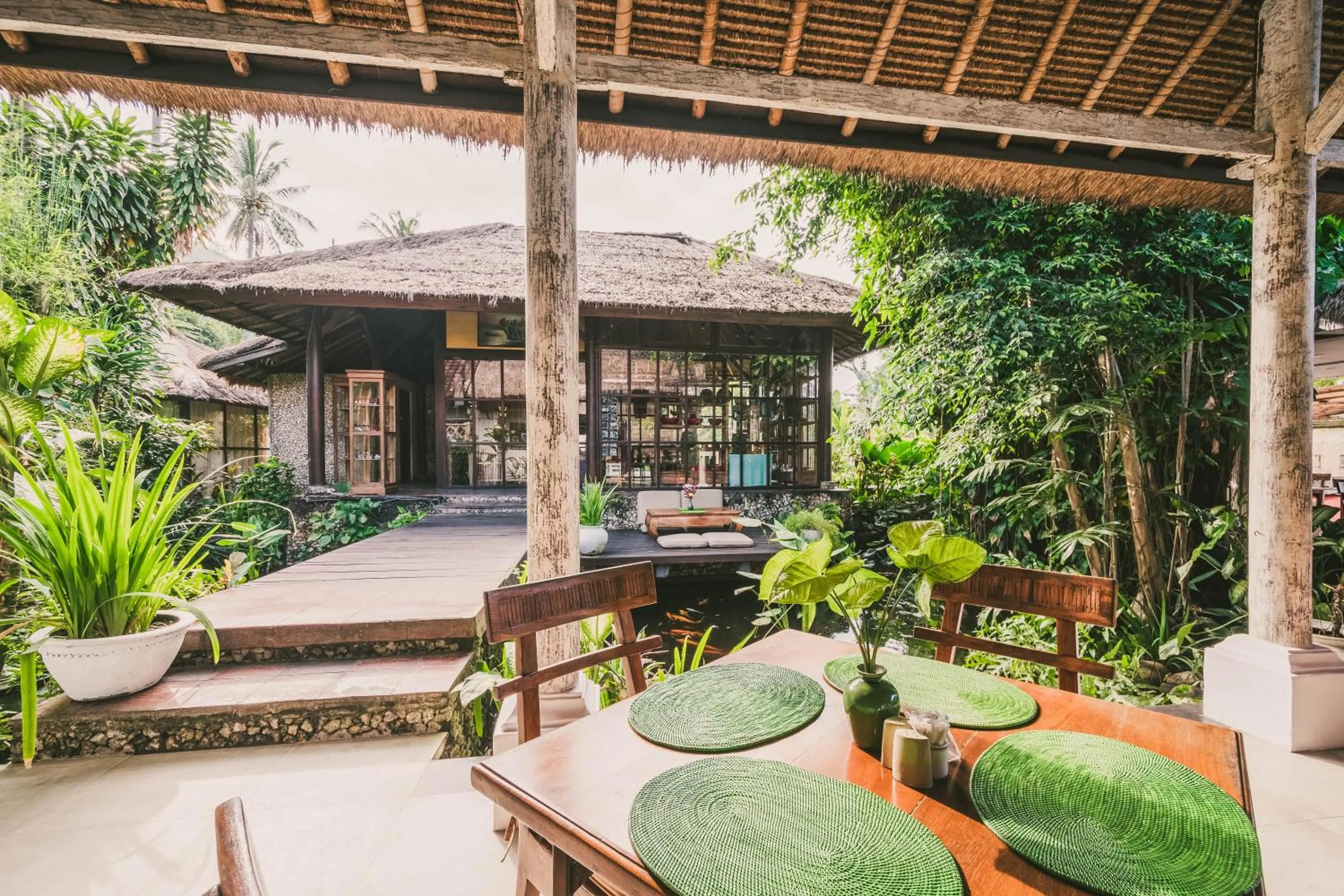 Restaurant/places to eat in The Water Garden Hotel