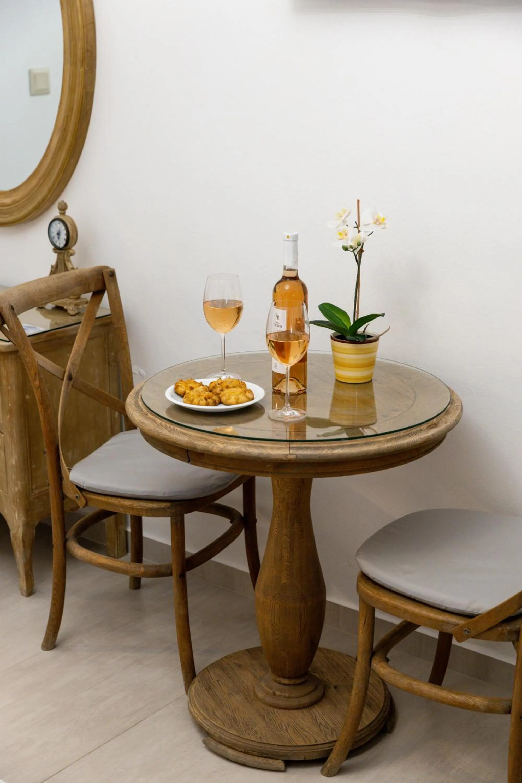 Food in Panos Luxury Studios