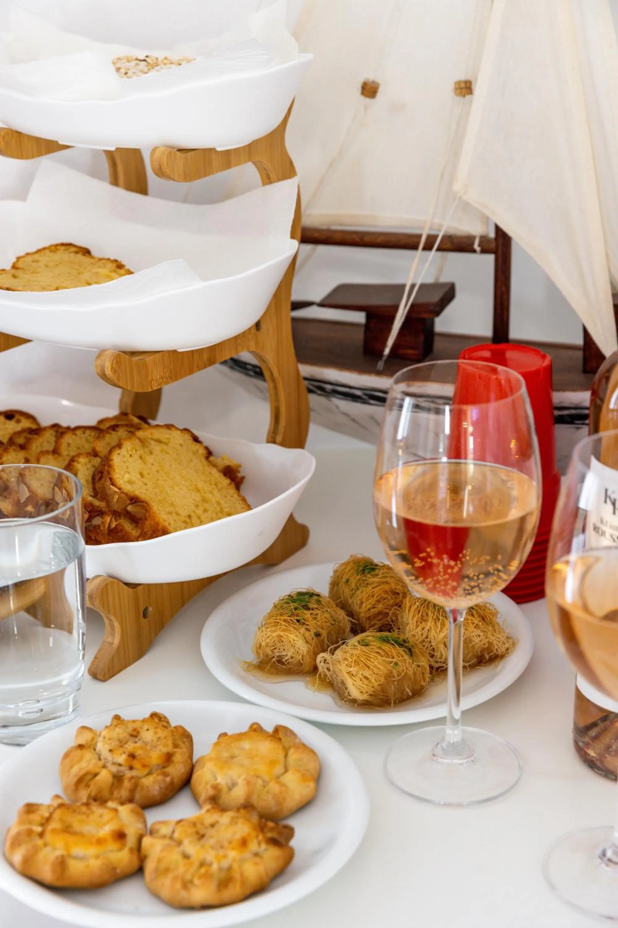 Food and drinks in Panos Luxury Studios