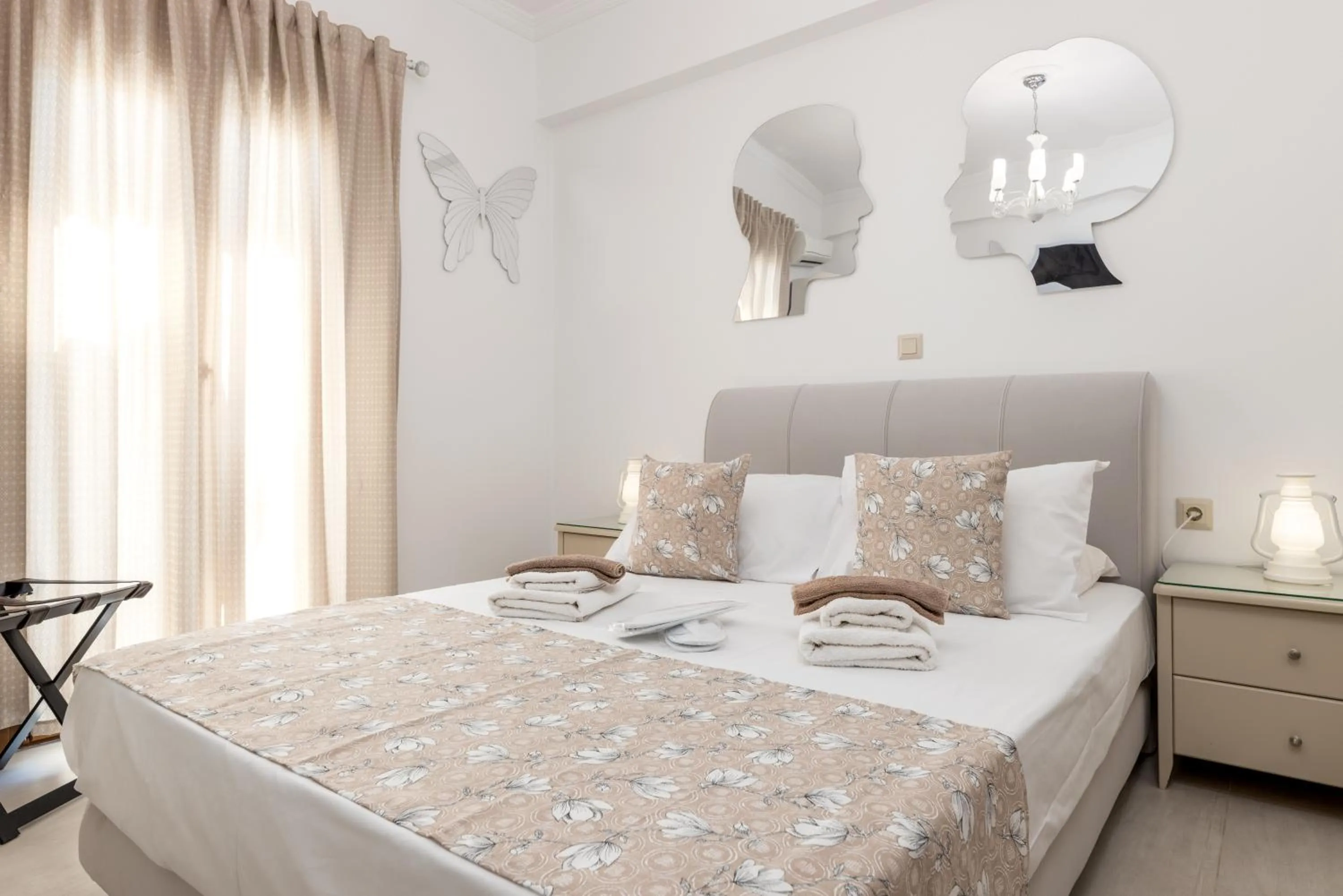 towels, Bed in Panos Luxury Studios