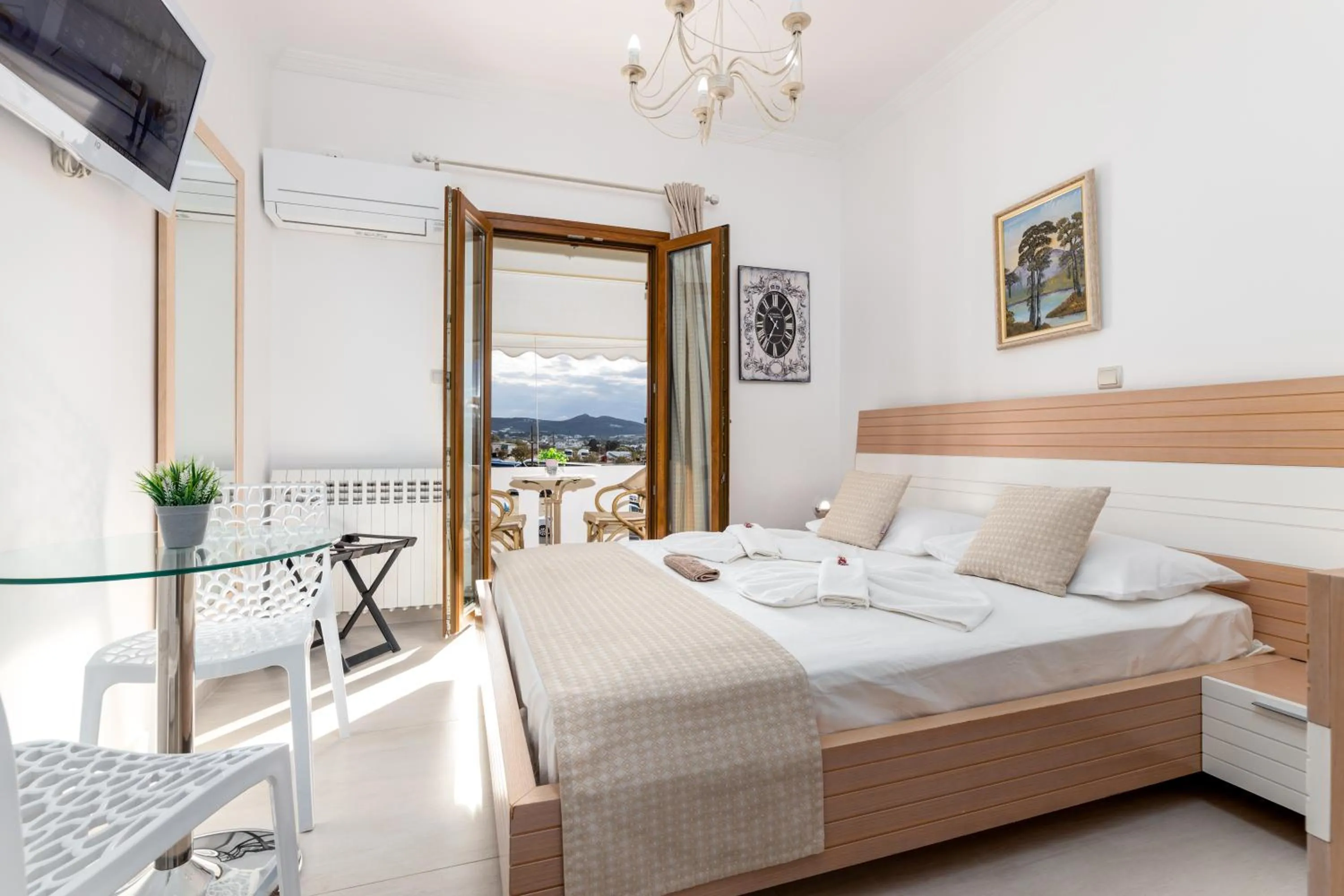 Dining area, Bed in Panos Luxury Studios