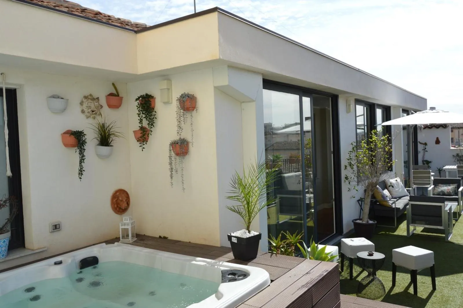 Swimming pool in b&b le 4 leggende