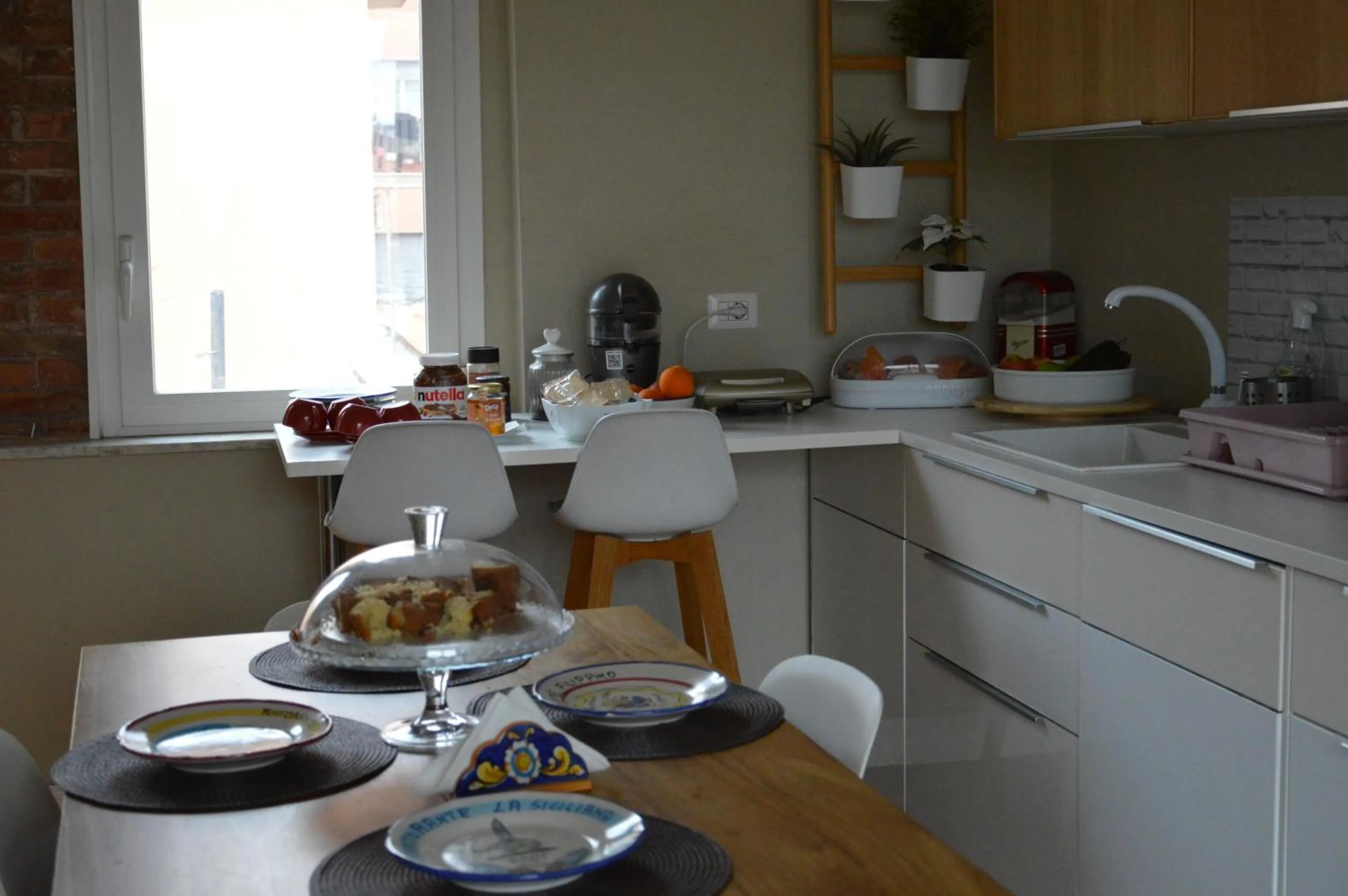 Dining area in b&b le 4 leggende