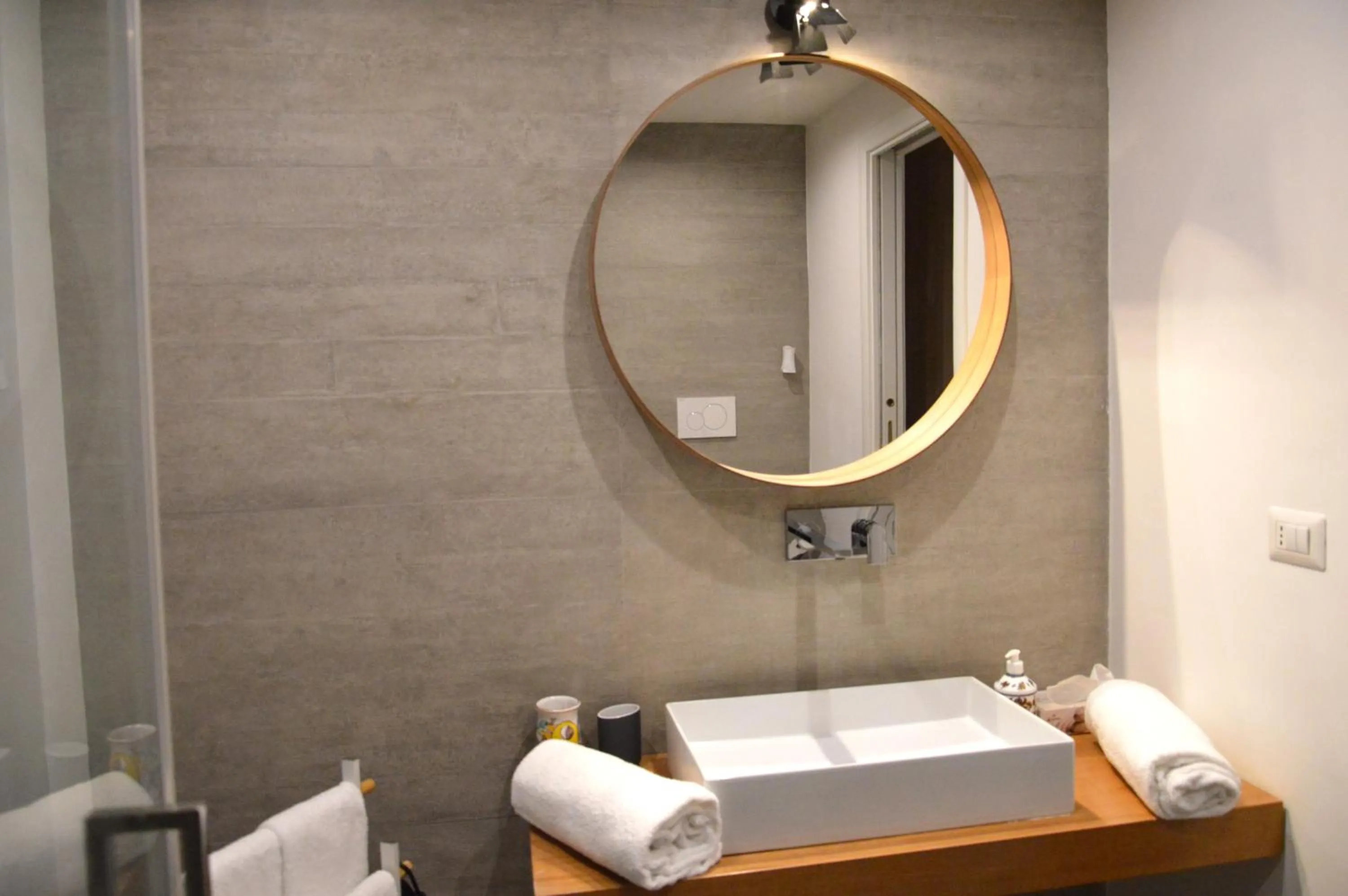 Bathroom in b&b le 4 leggende