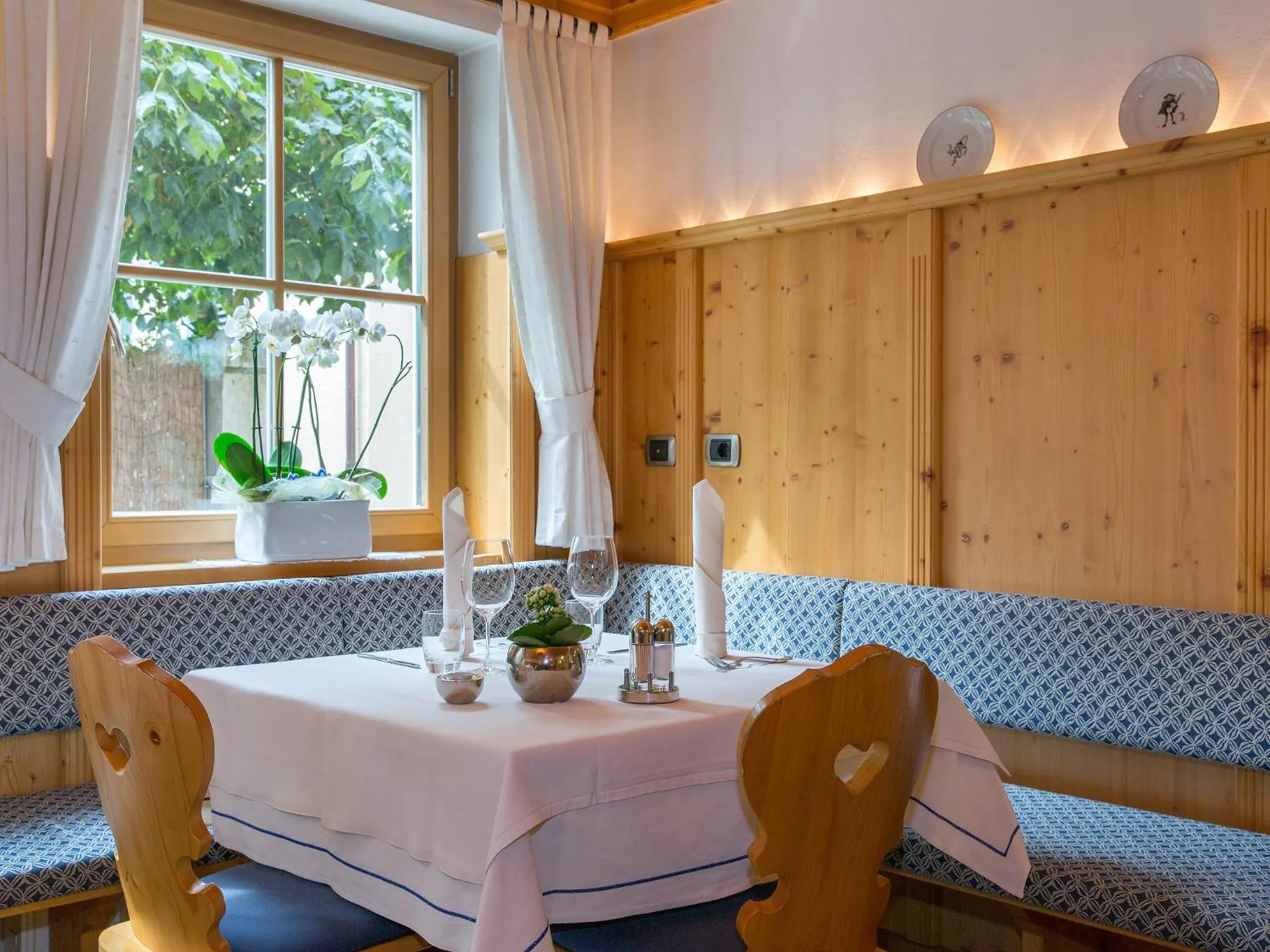 Restaurant/places to eat in Hotel Blitzburg