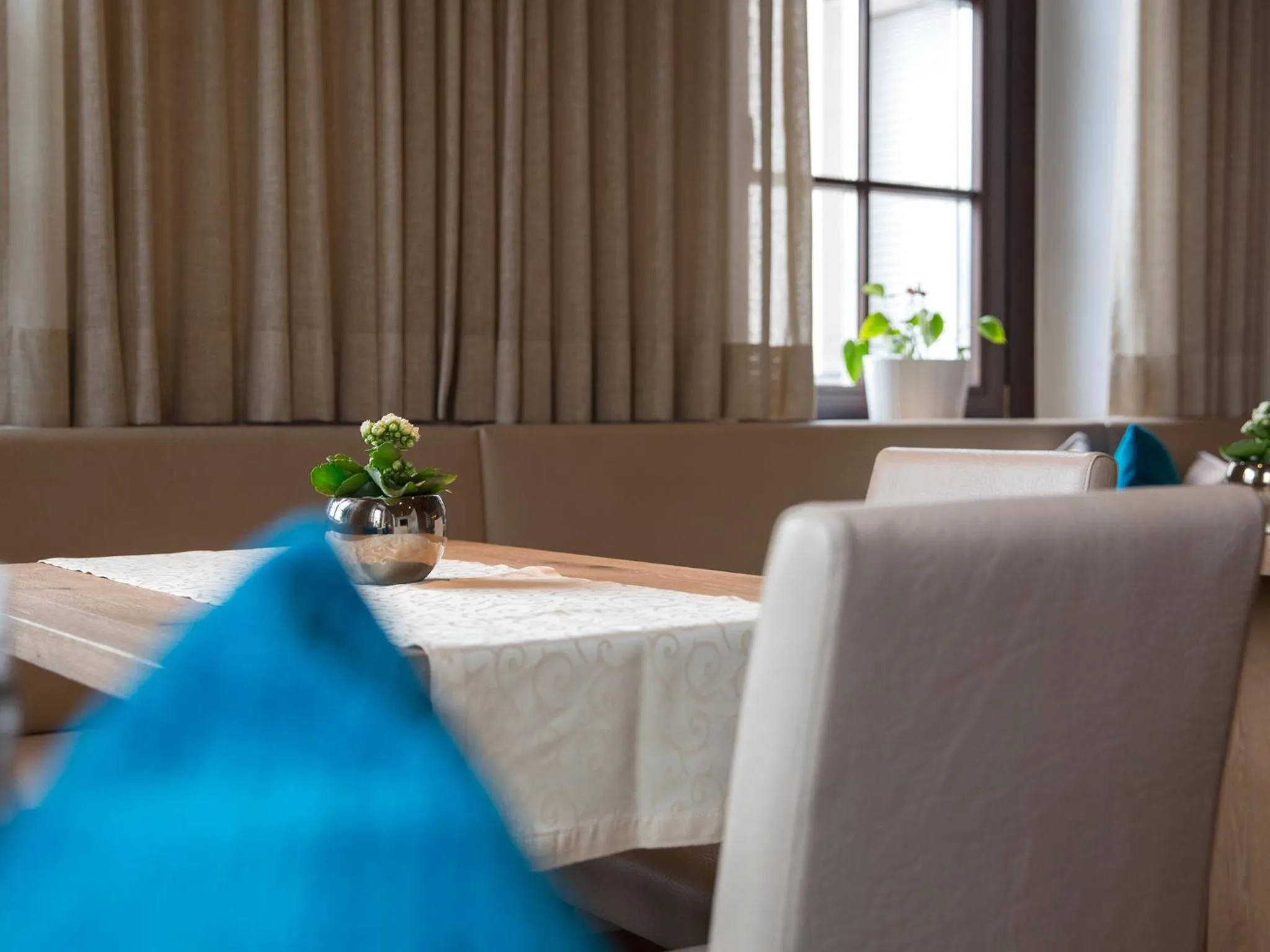 Communal lounge/ TV room in Hotel Blitzburg