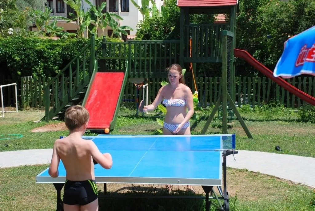 Entertainment in Ant Apart Hotel