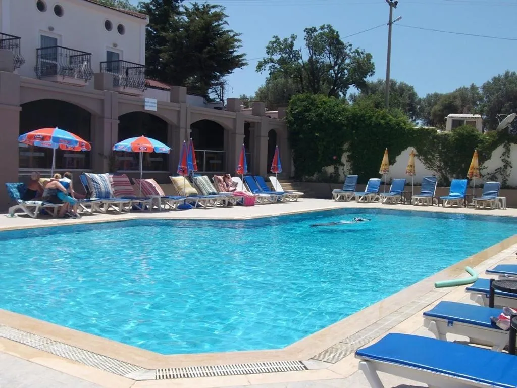 Swimming pool in Ant Apart Hotel