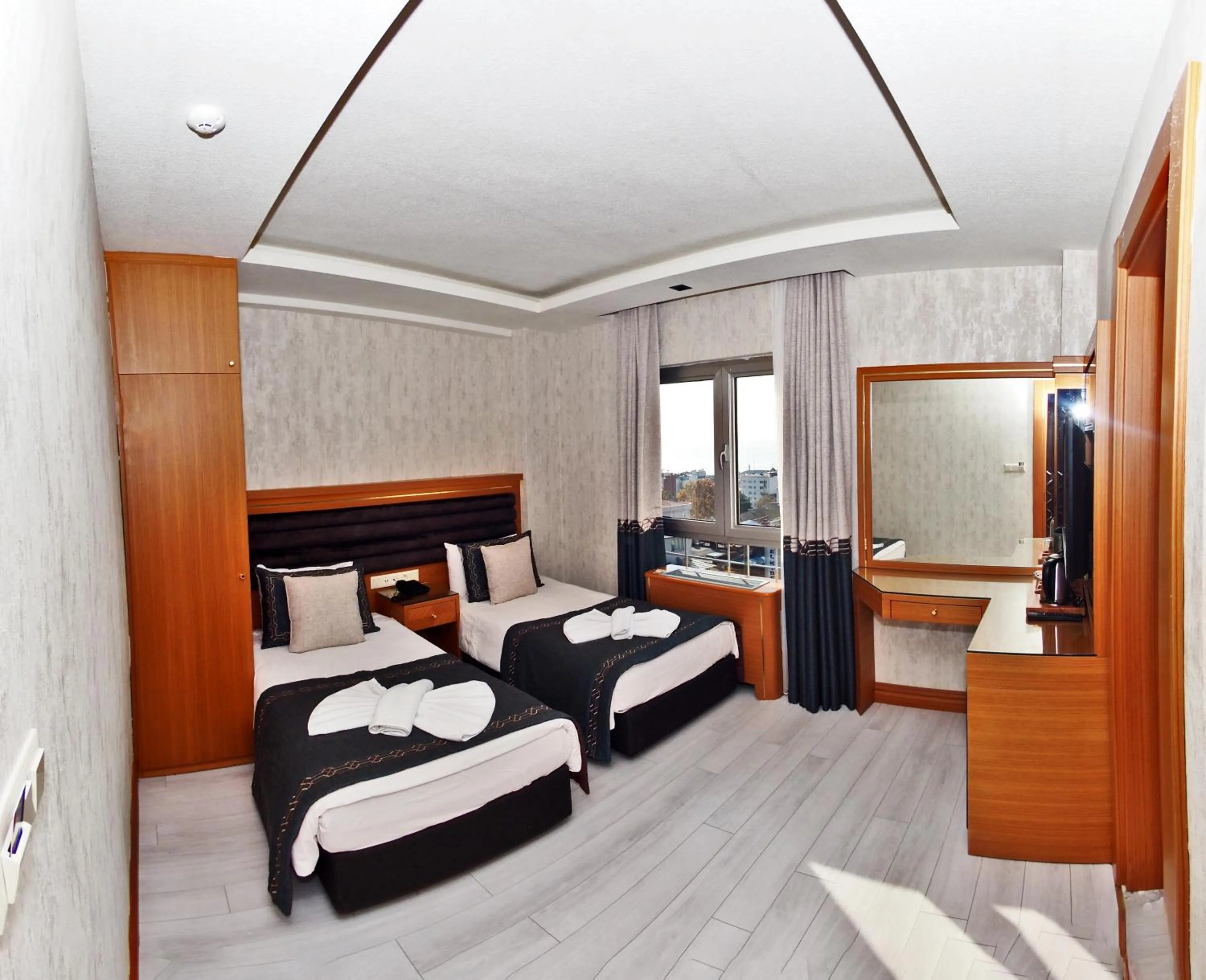 Photo of the whole room, Bed in Grand Emir Hotel Old City