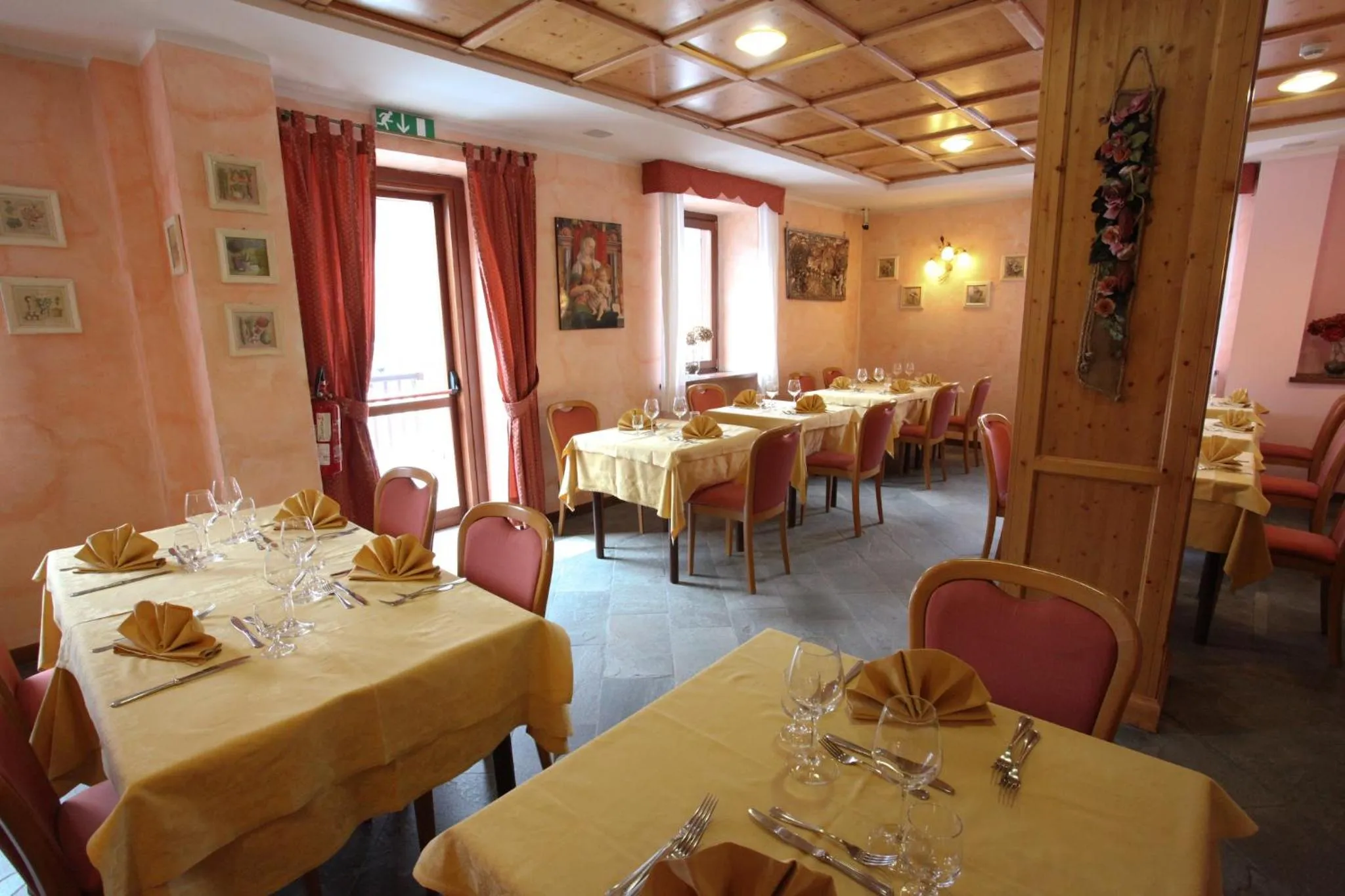 Restaurant/places to eat in Hotel Alpechiara