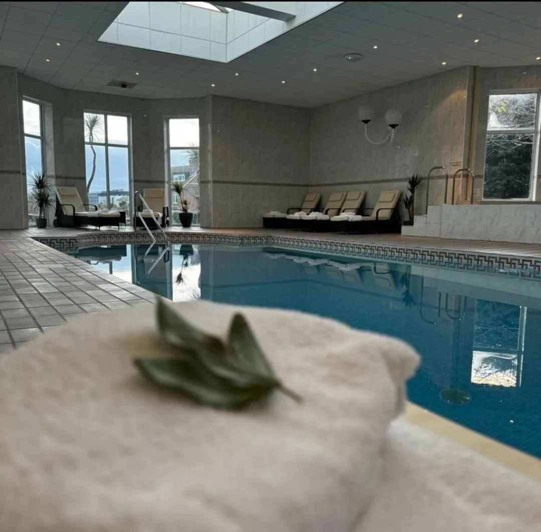 Swimming pool in Redcliffe Hotel