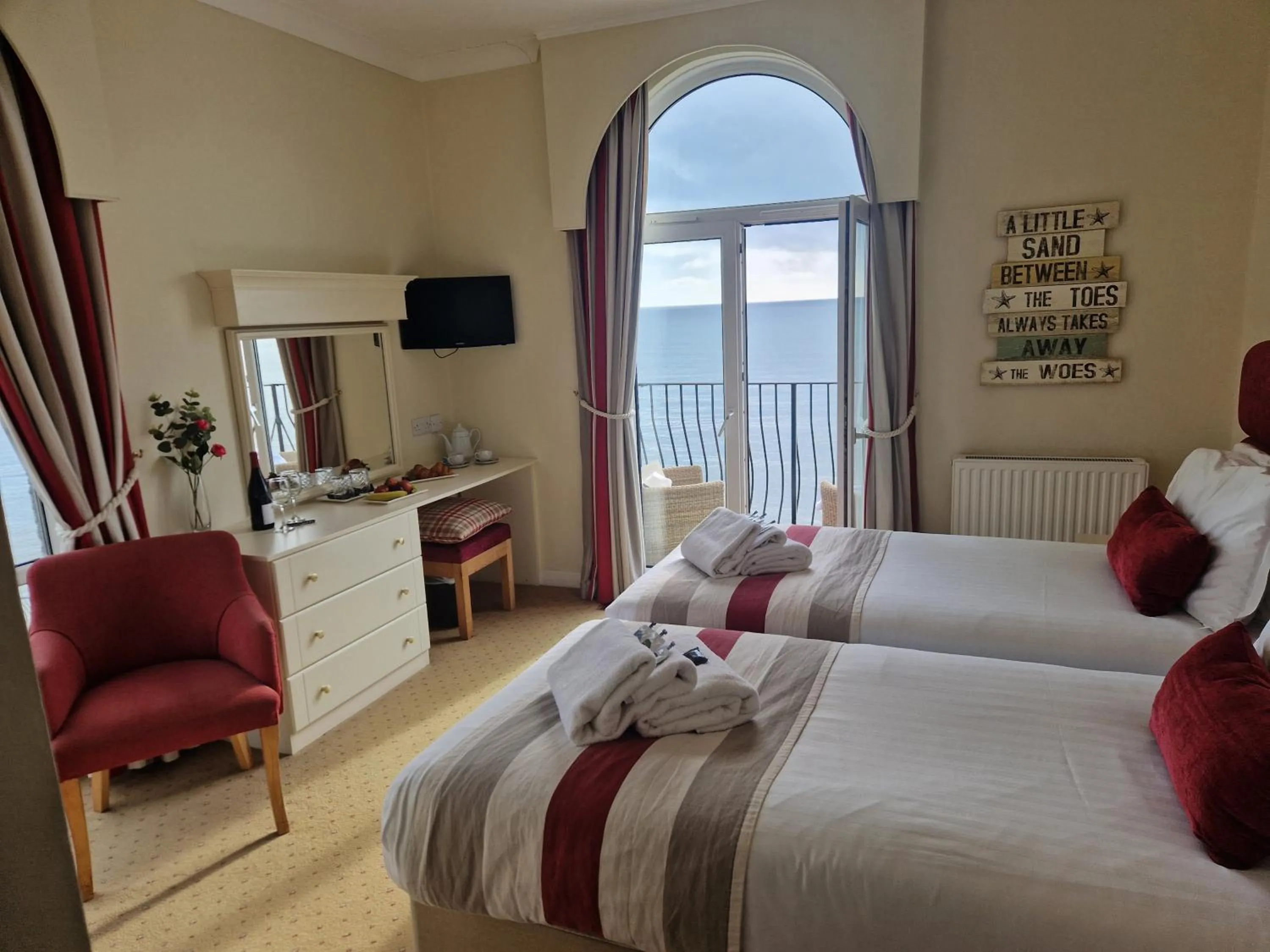 Photo of the whole room in Redcliffe Hotel