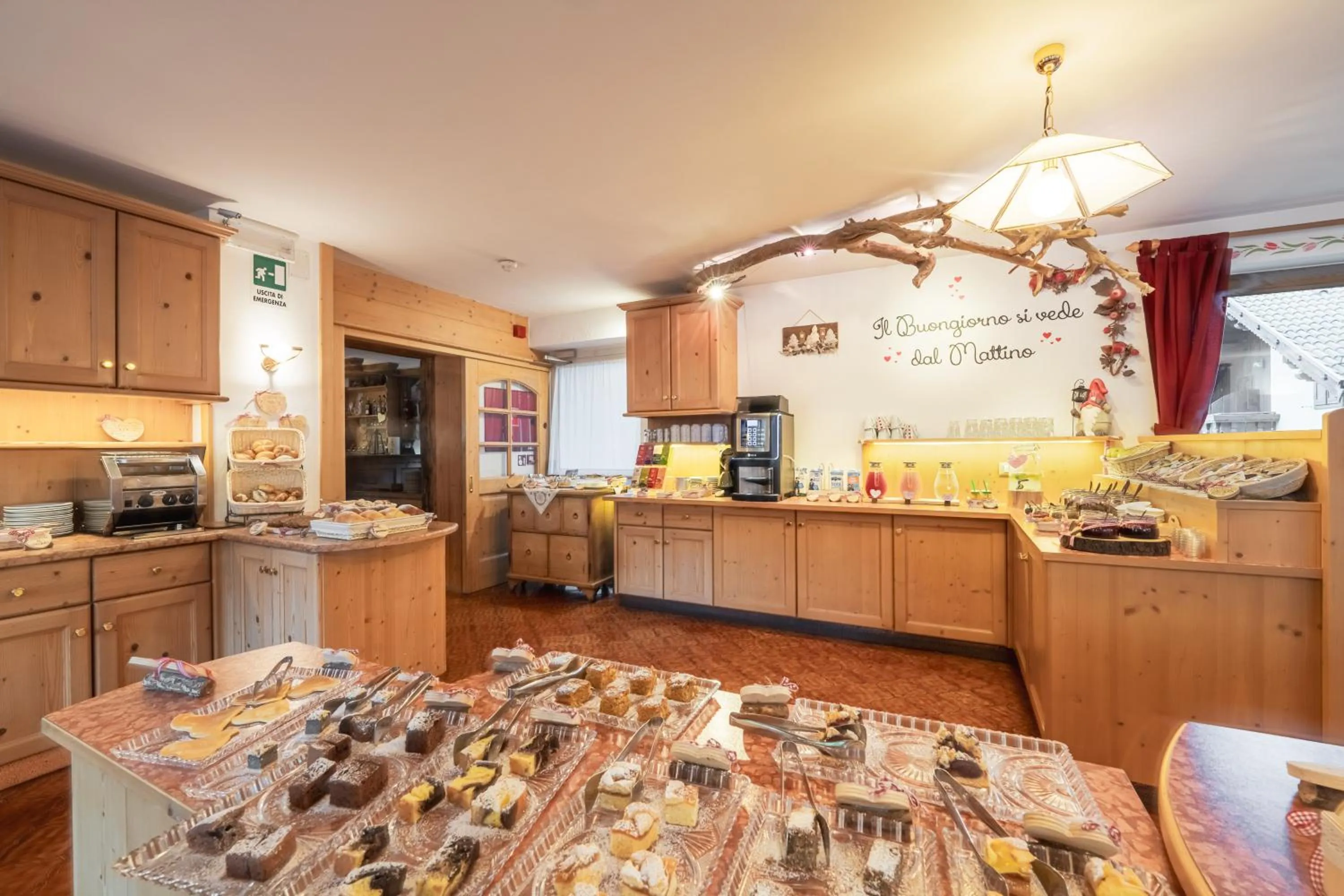 Food and drinks in Villa Adria B&B