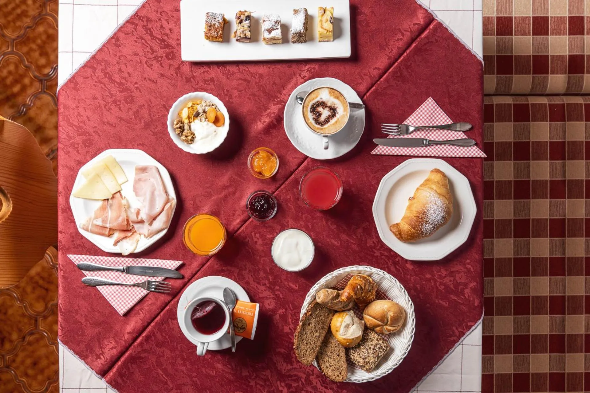 Food and drinks in Villa Adria B&B