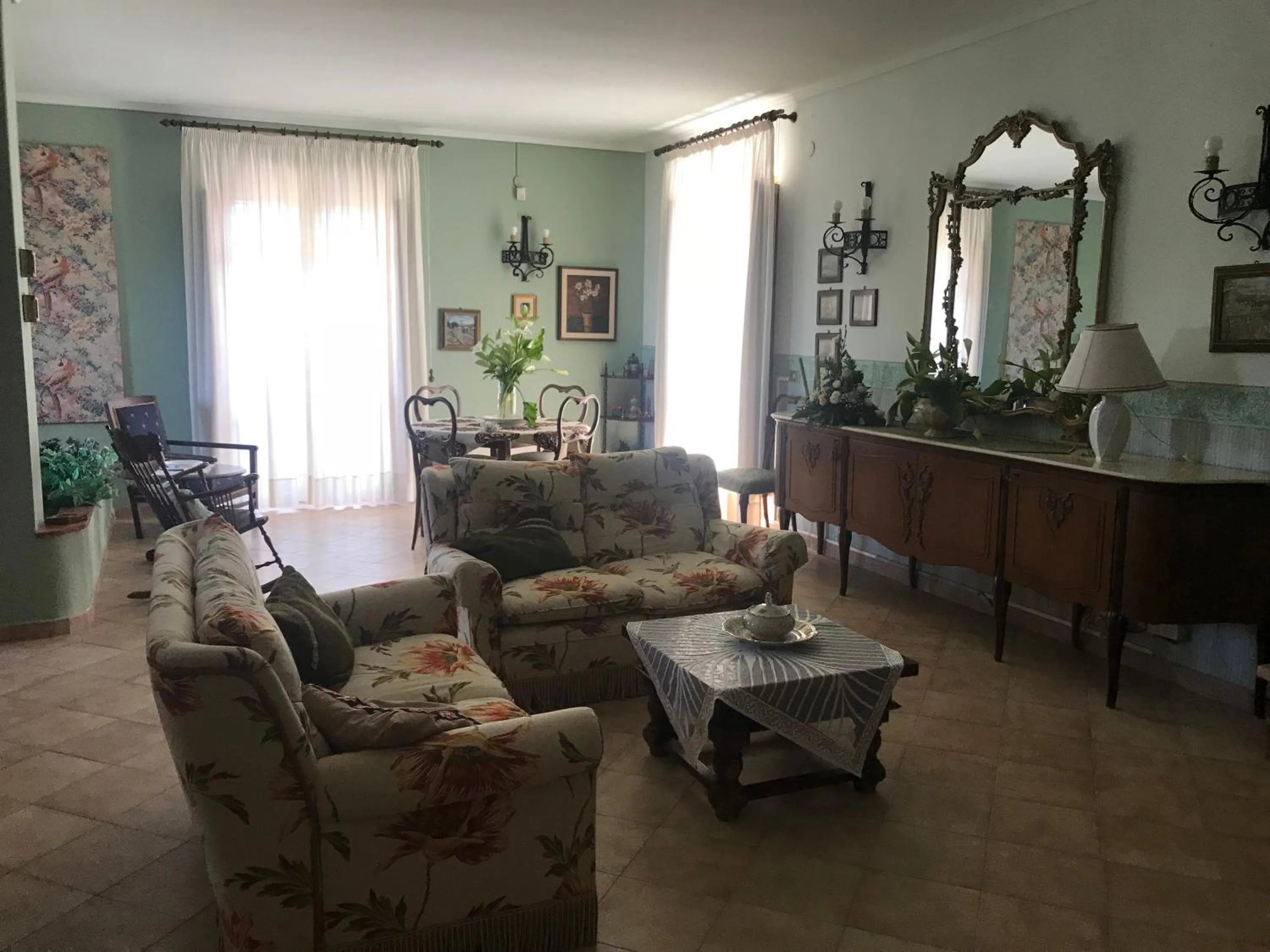 Lounge or bar in Villa Milici