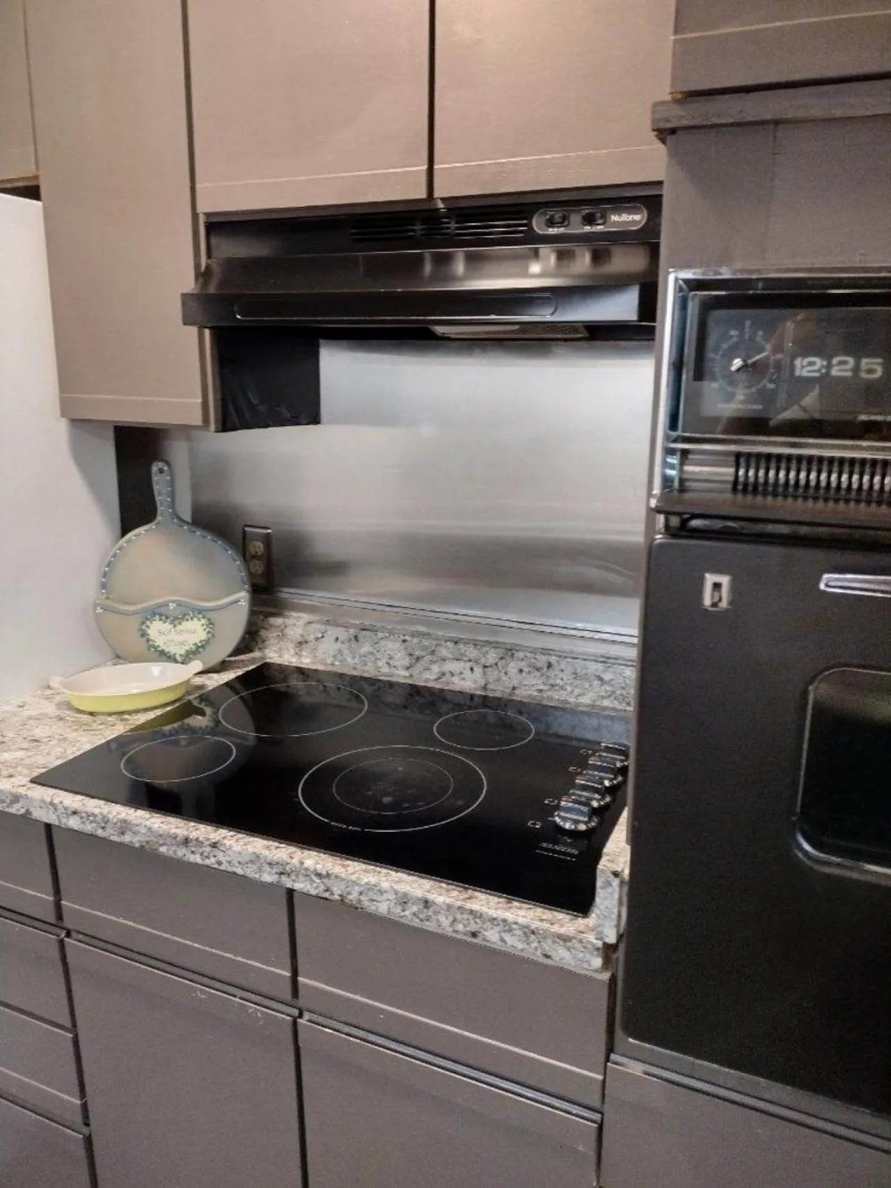 Kitchen or kitchenette in Fairview Inn - Greensboro Airport