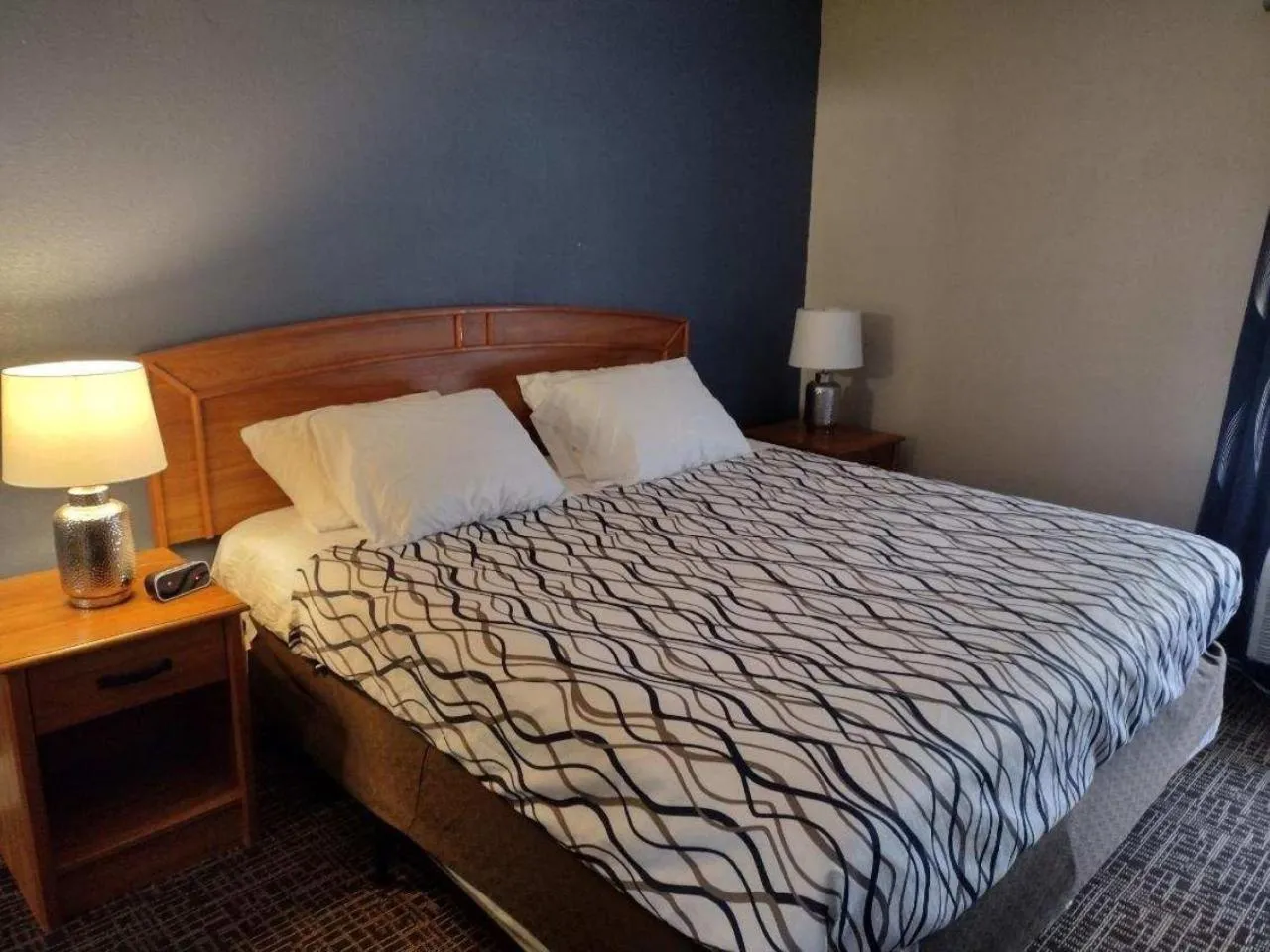 Bed in Fairview Inn - Greensboro Airport