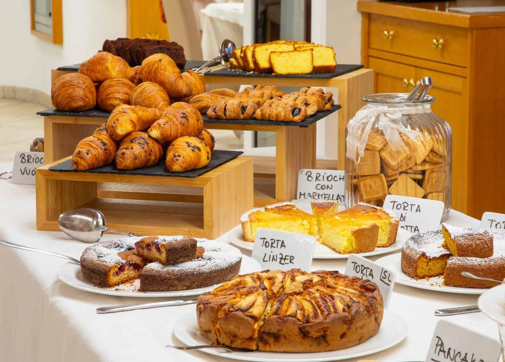 Breakfast in Hotel Crepei