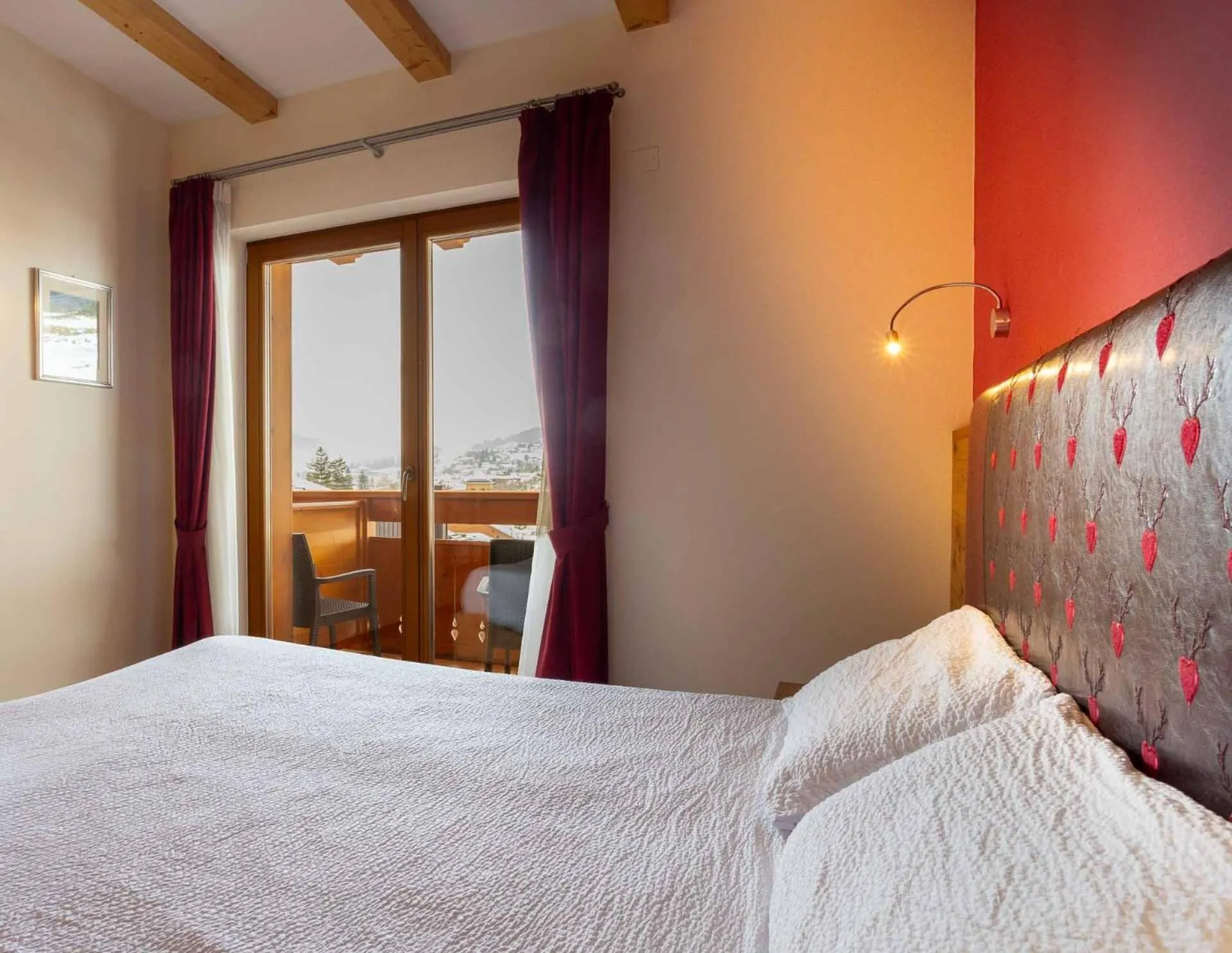 Photo of the whole room, Bed in Hotel Crepei