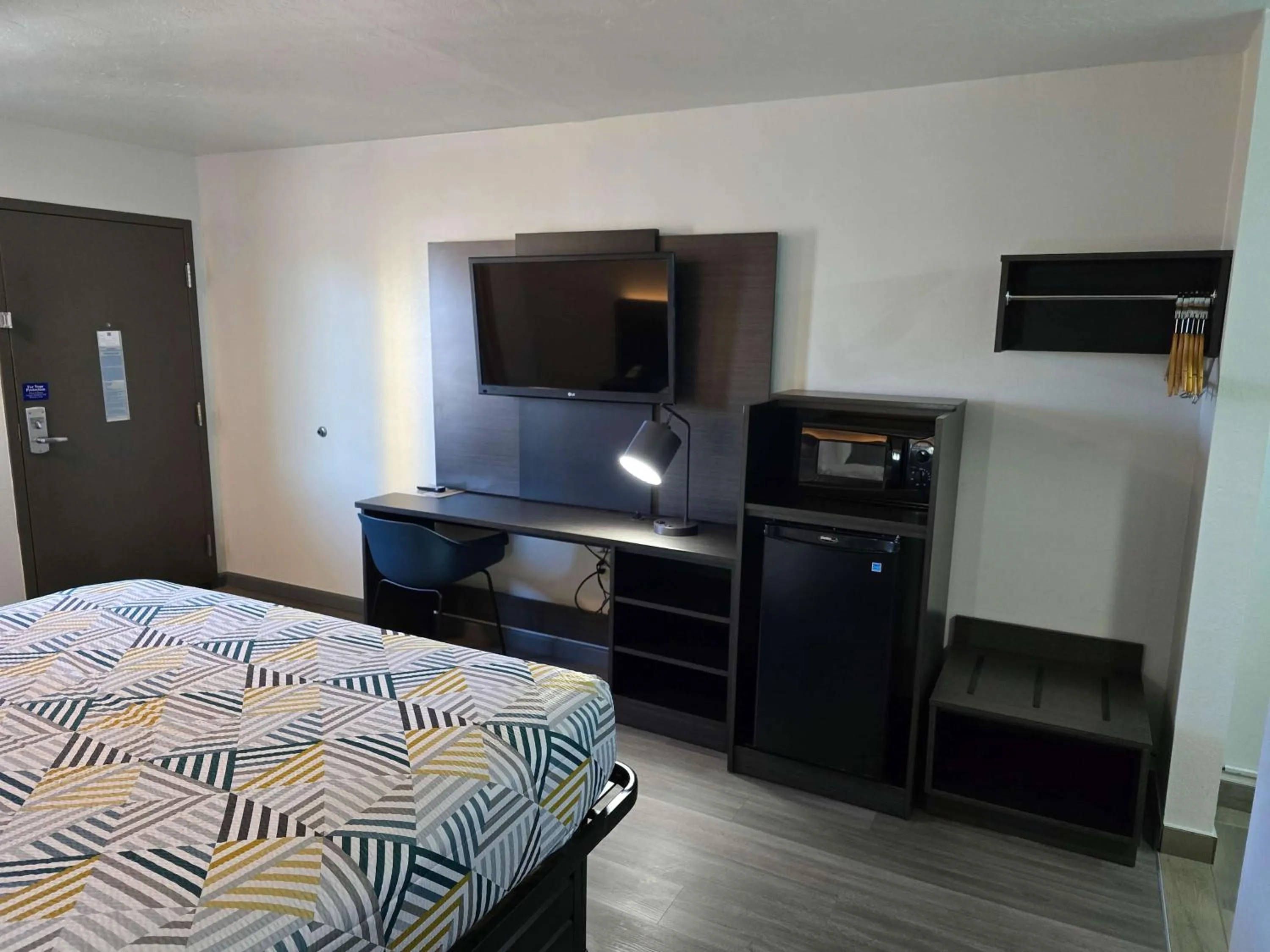 Bedroom, Bed in Motel 6 Oklahoma City OK Frontier City